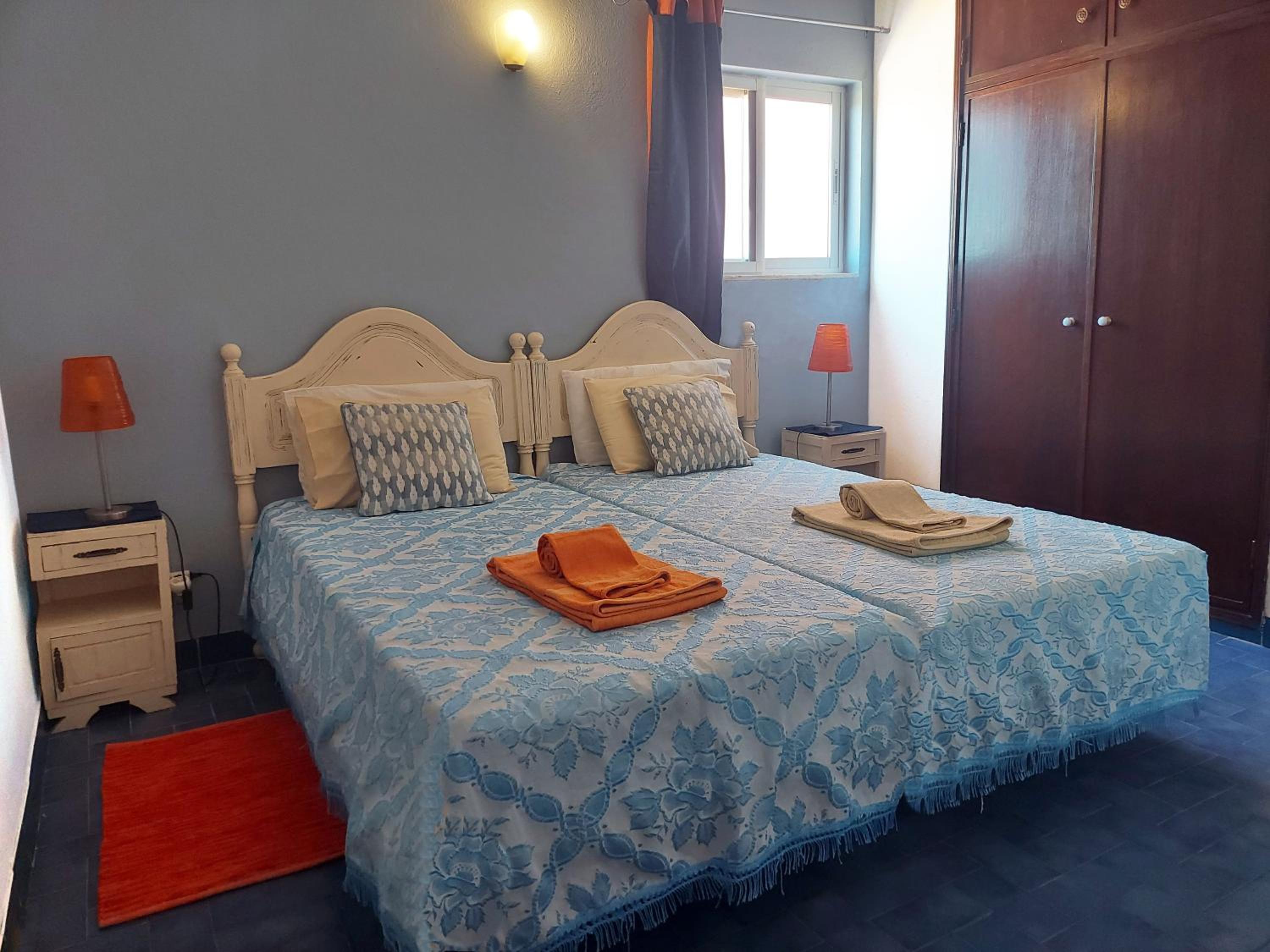 Twin Room with Private Bathroom photo 2