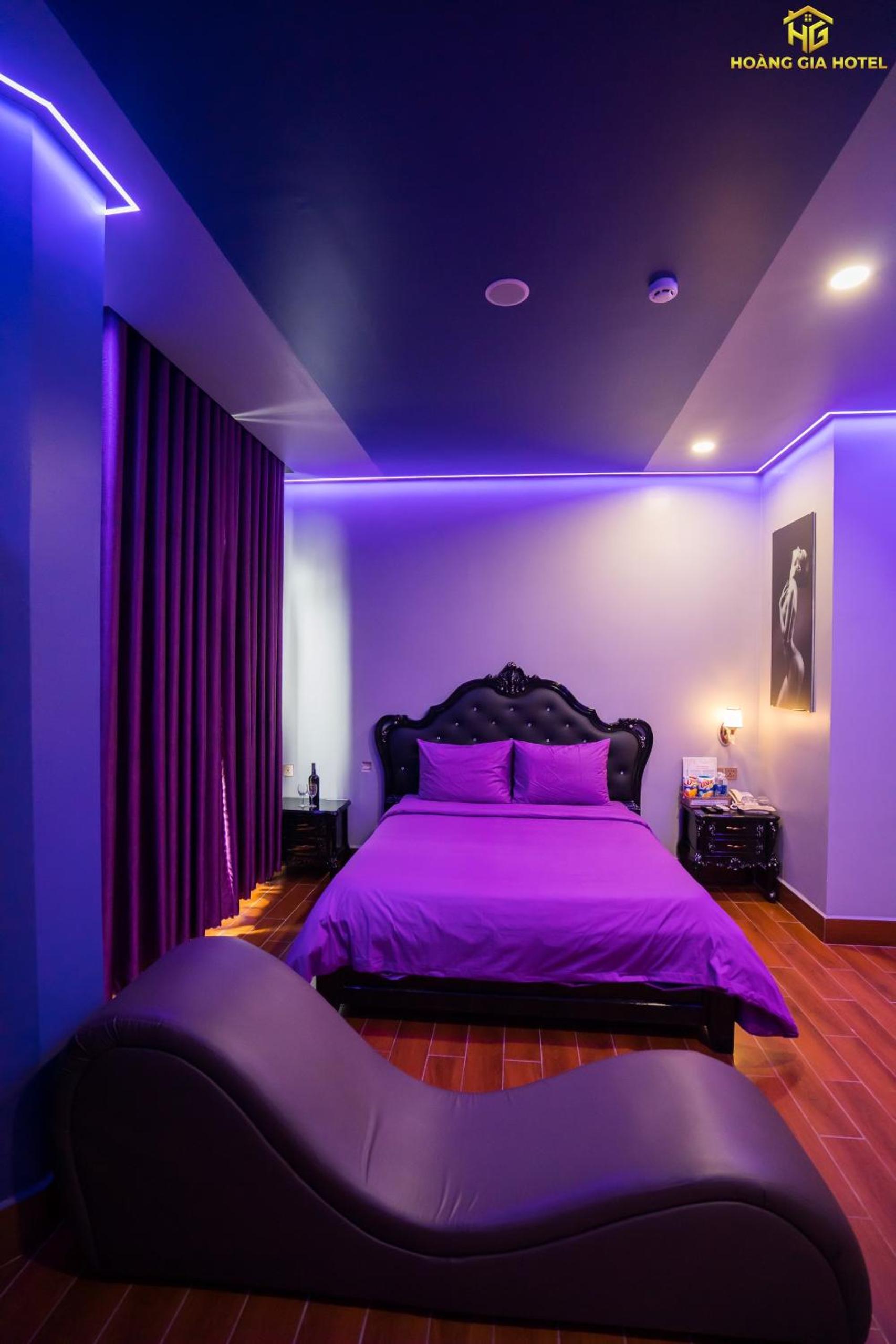 Deluxe Double Room with Bath - Photo 3