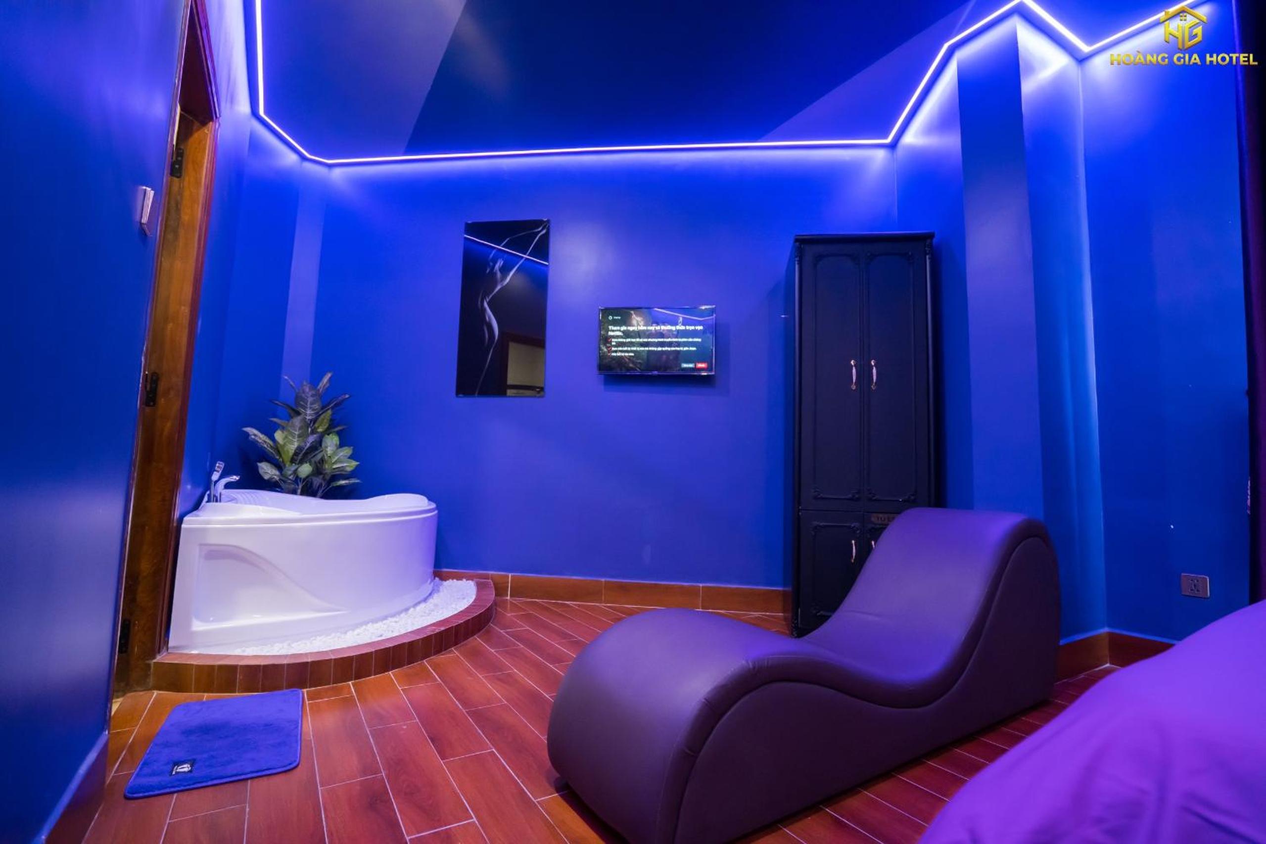 Deluxe Double Room with Bath - Photo 5