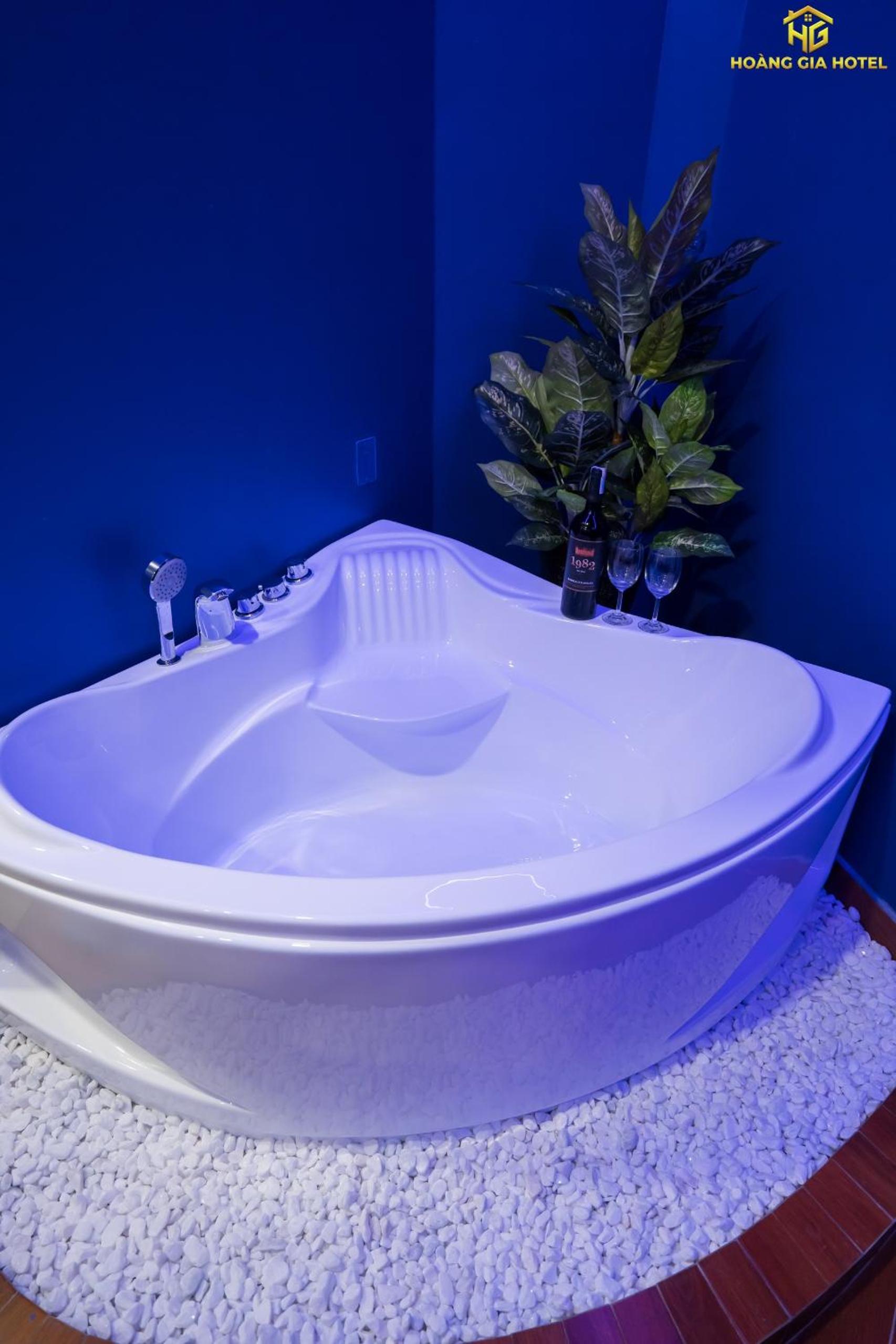 Deluxe Double Room with Bath - Photo 6