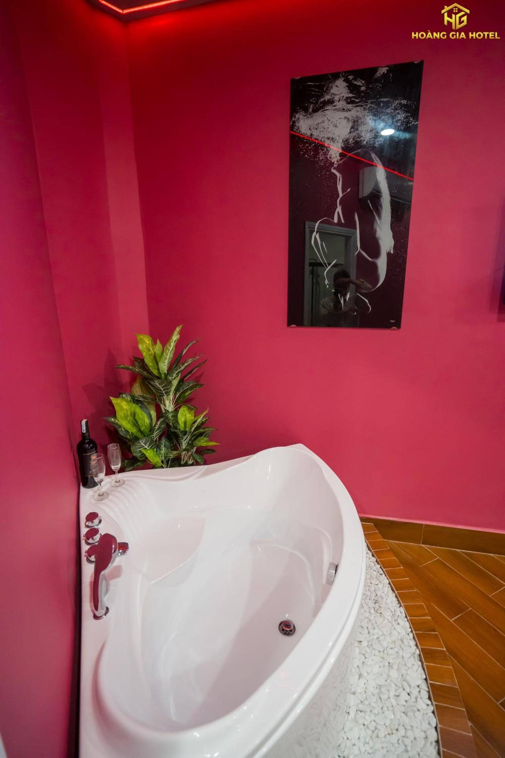 Deluxe Double Room with Bath - Photo 16