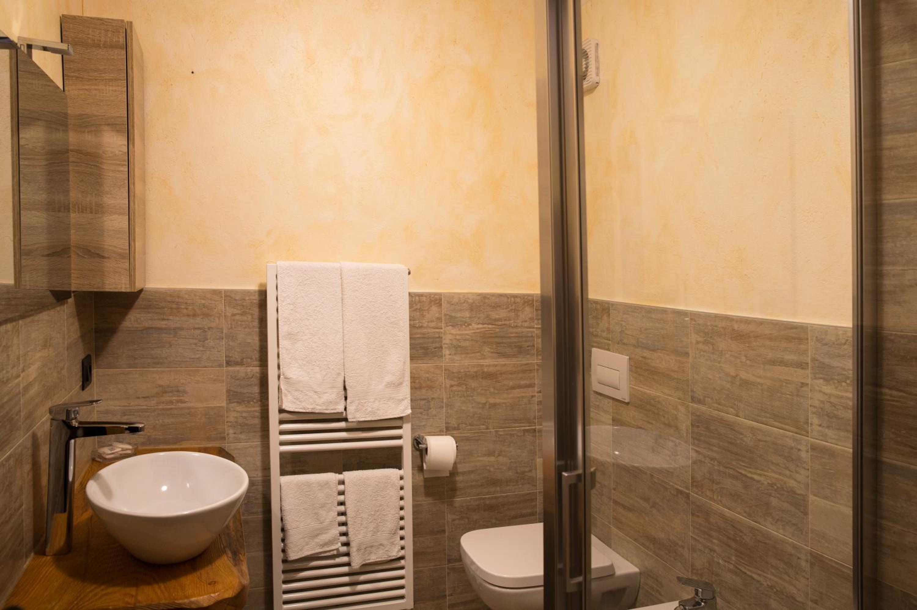Triple Room With Private Bathroom photo 3