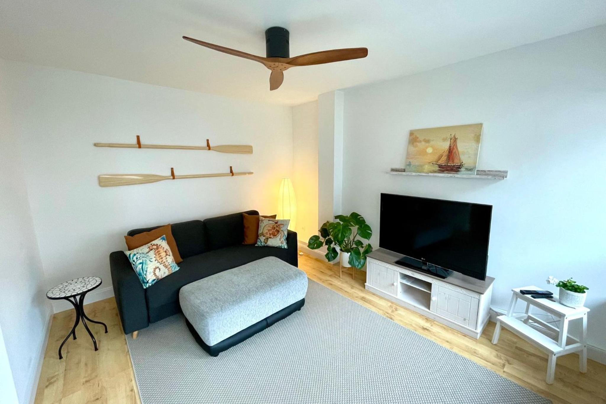 One-Bedroom Apartment photo 1