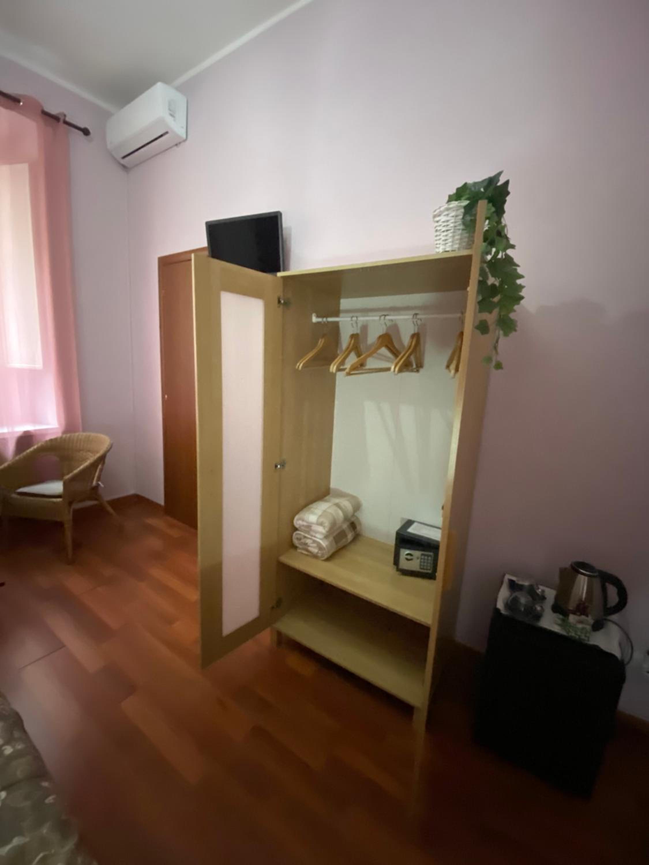 Large Double Room photo 3