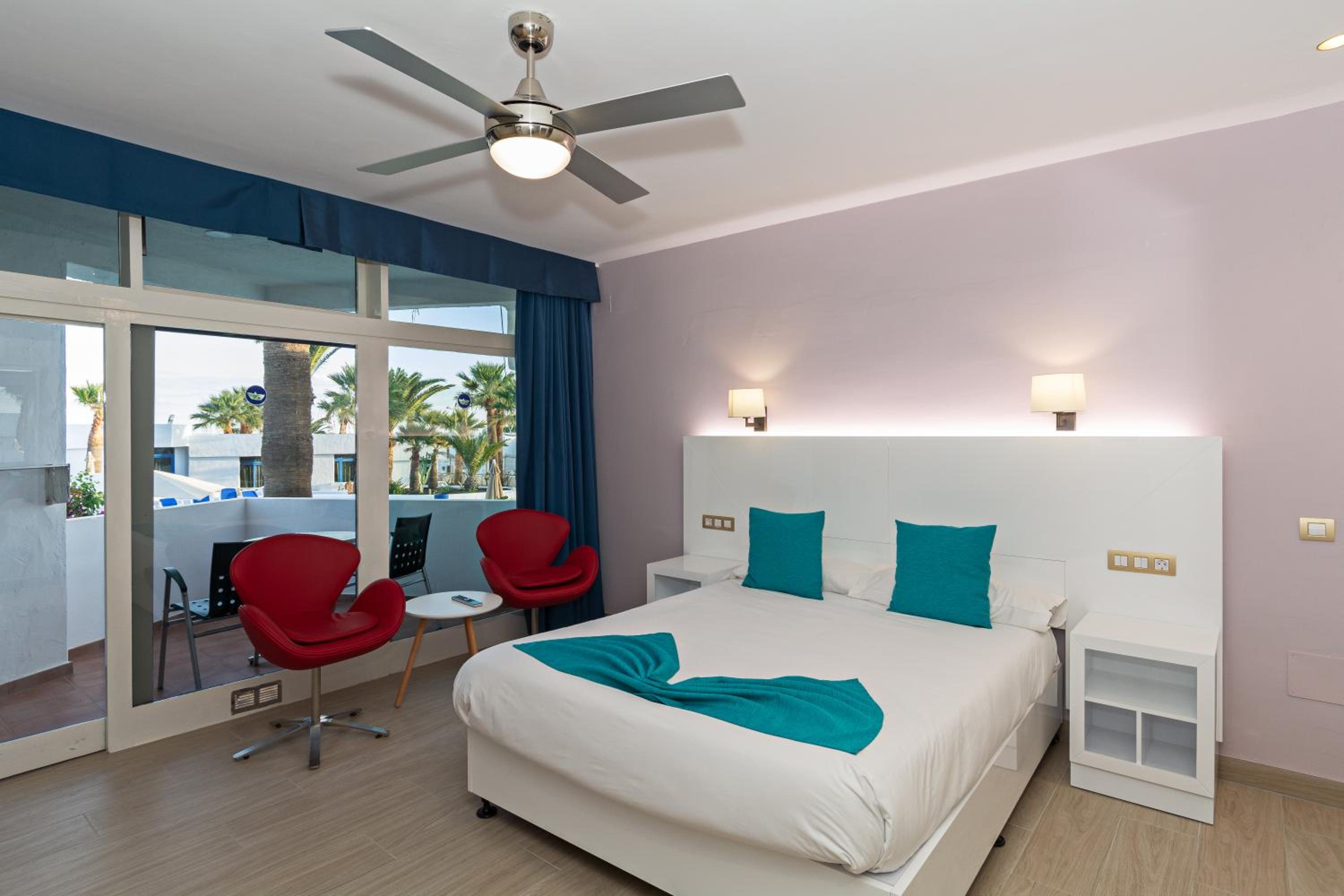 Estudio Deluxe con Vista a la Piscina