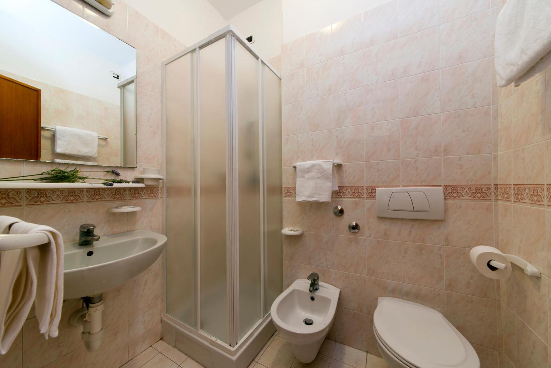 Economy Double Room - Photo 4