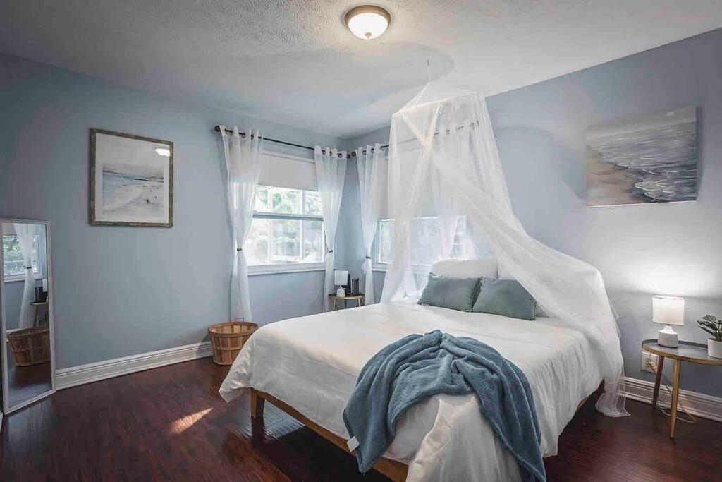 Four-Bedroom House photo 2