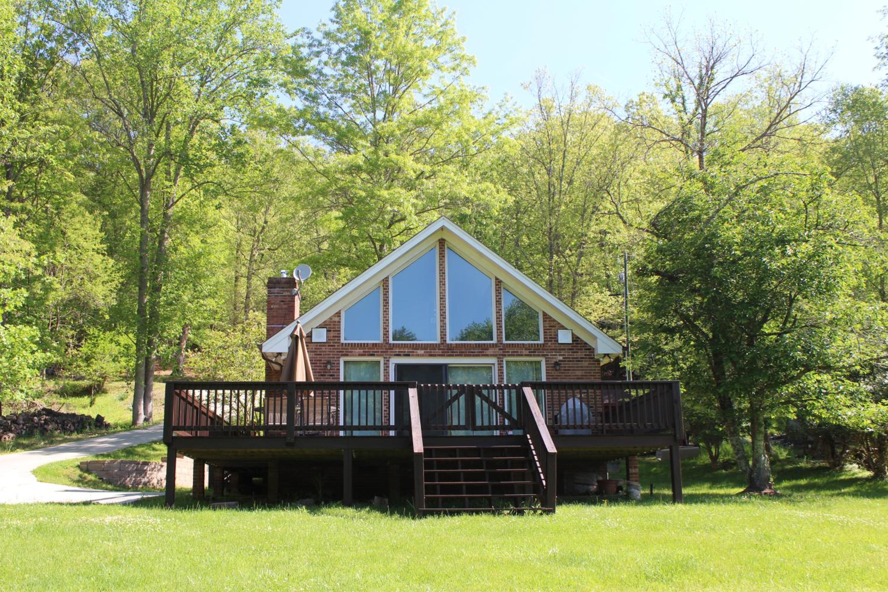 Three-Bedroom Vacation Home  photo 2
