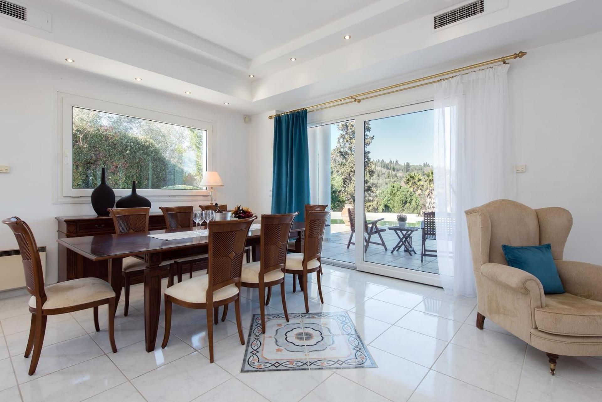 Villa photo 2