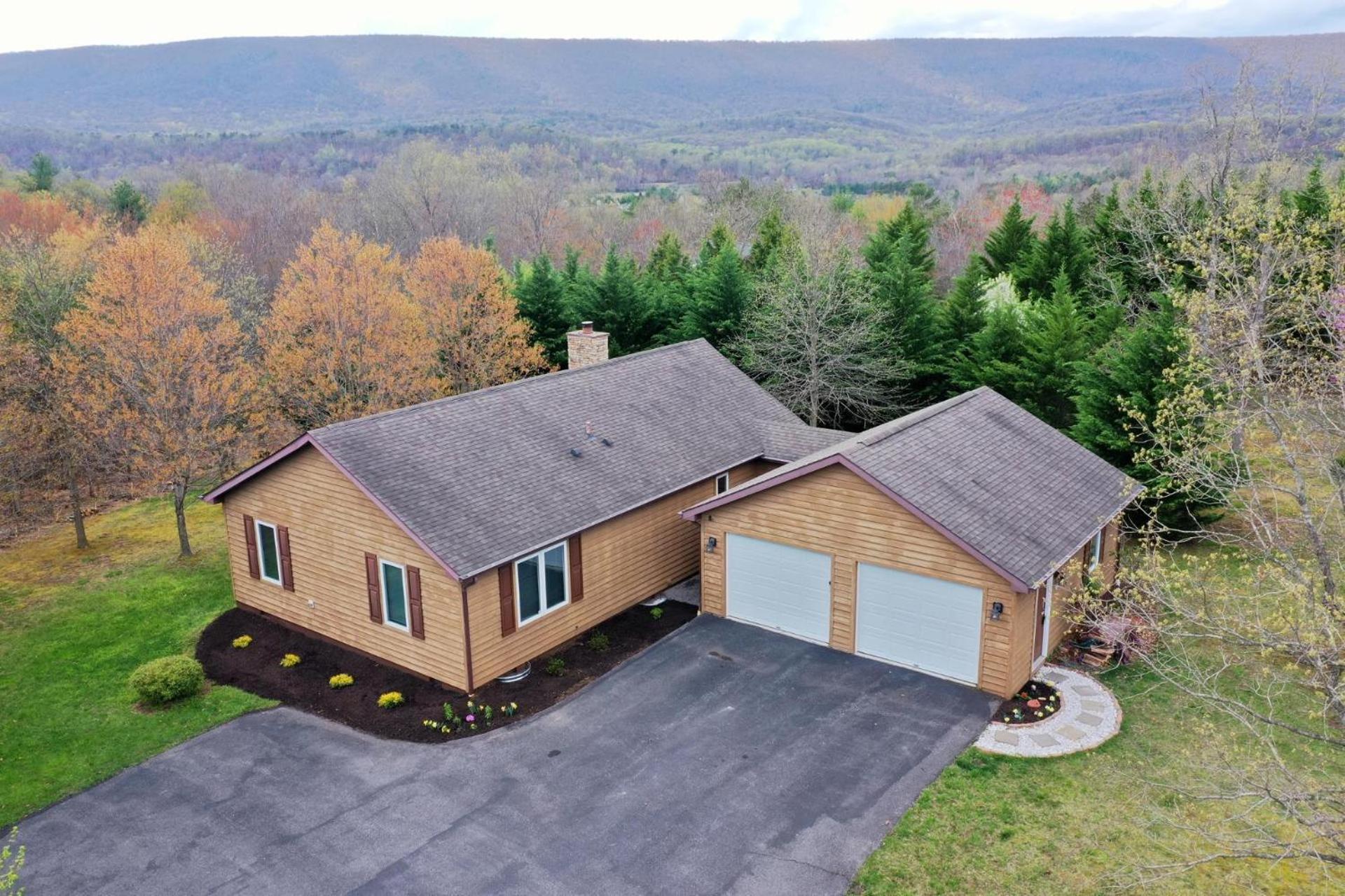 Three-Bedroom Vacation Home  photo 2