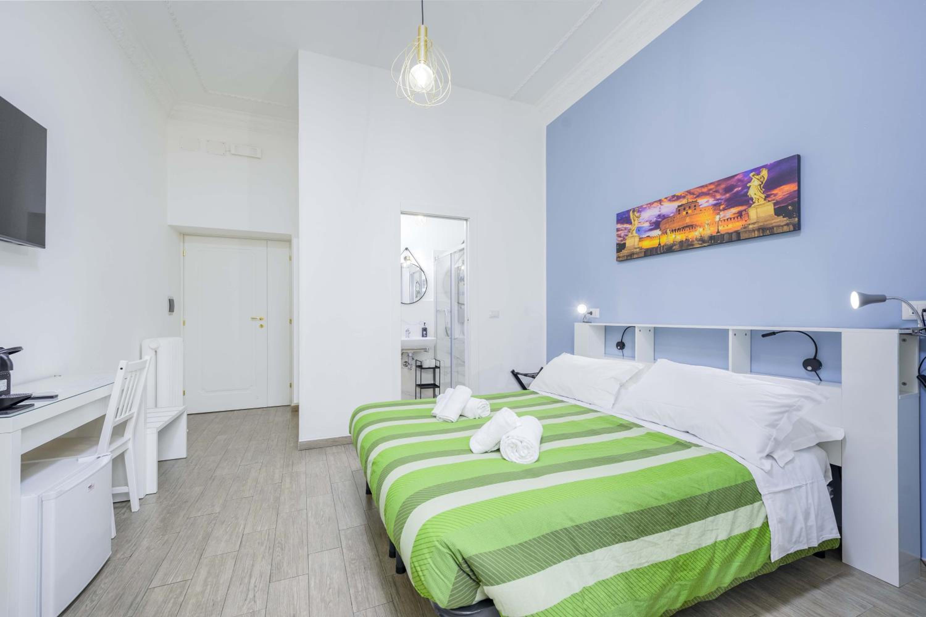 Deluxe Double Room with Balcony photo 2