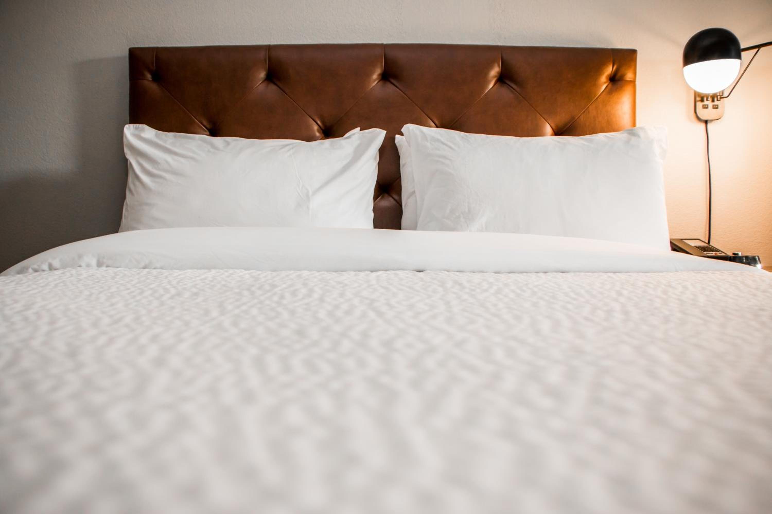 Queen Room with Two Queen Beds - Hearing Accessible - Photo 4