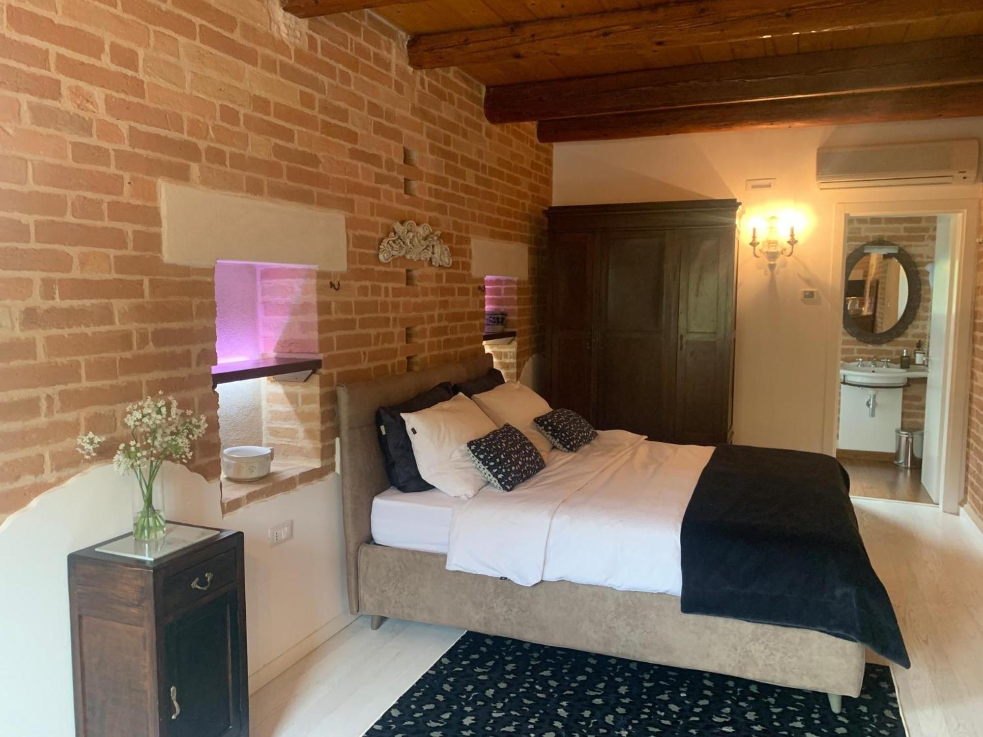 Deluxe Room (2 Adults + 1 Child) photo 1