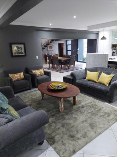Four-Bedroom House photo 3