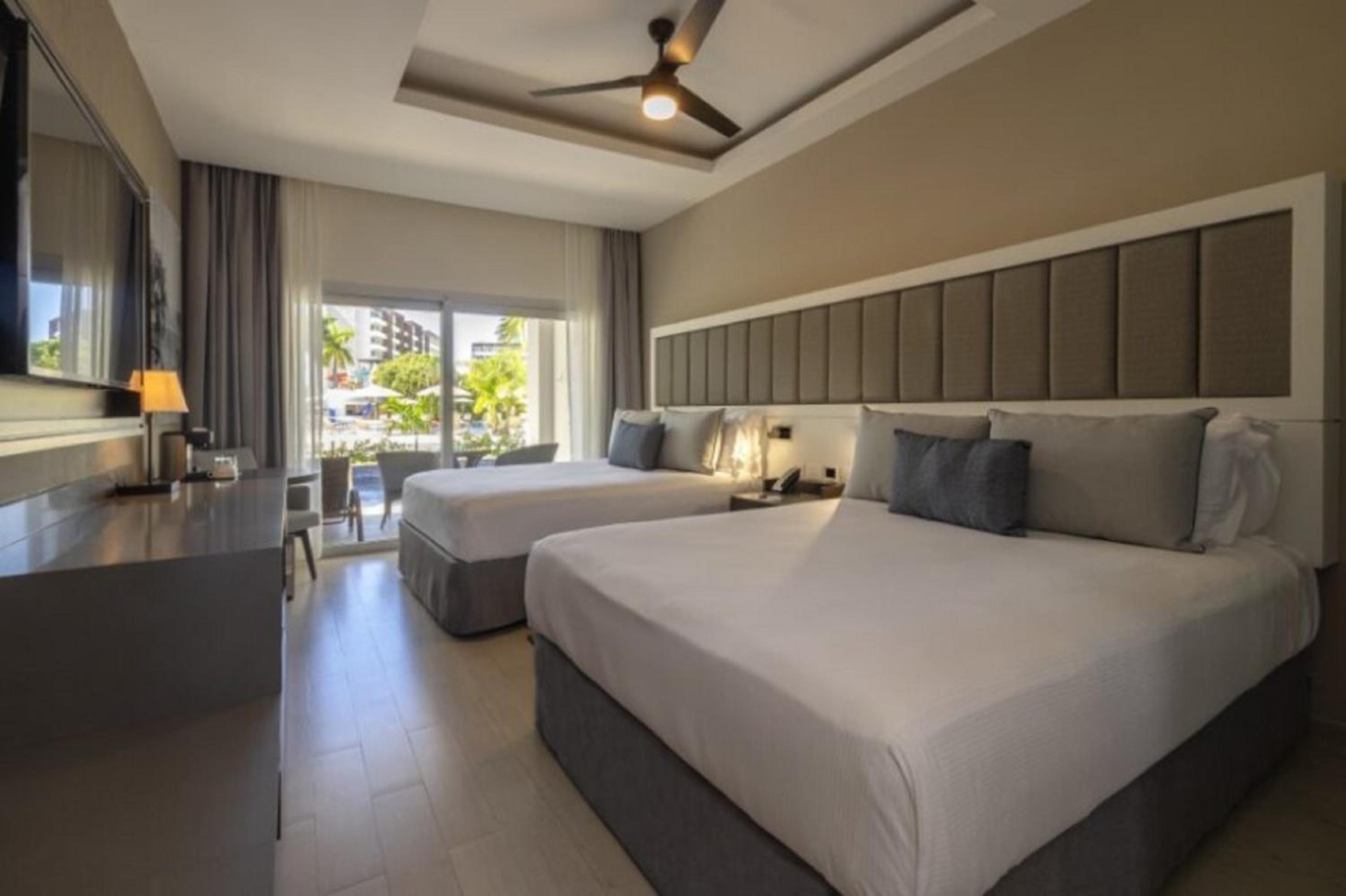 Suite Présidentielle de Luxe 2 Chambres Diamond Club avec Jacuzzi - Vue sur Piscine à Accès Direct