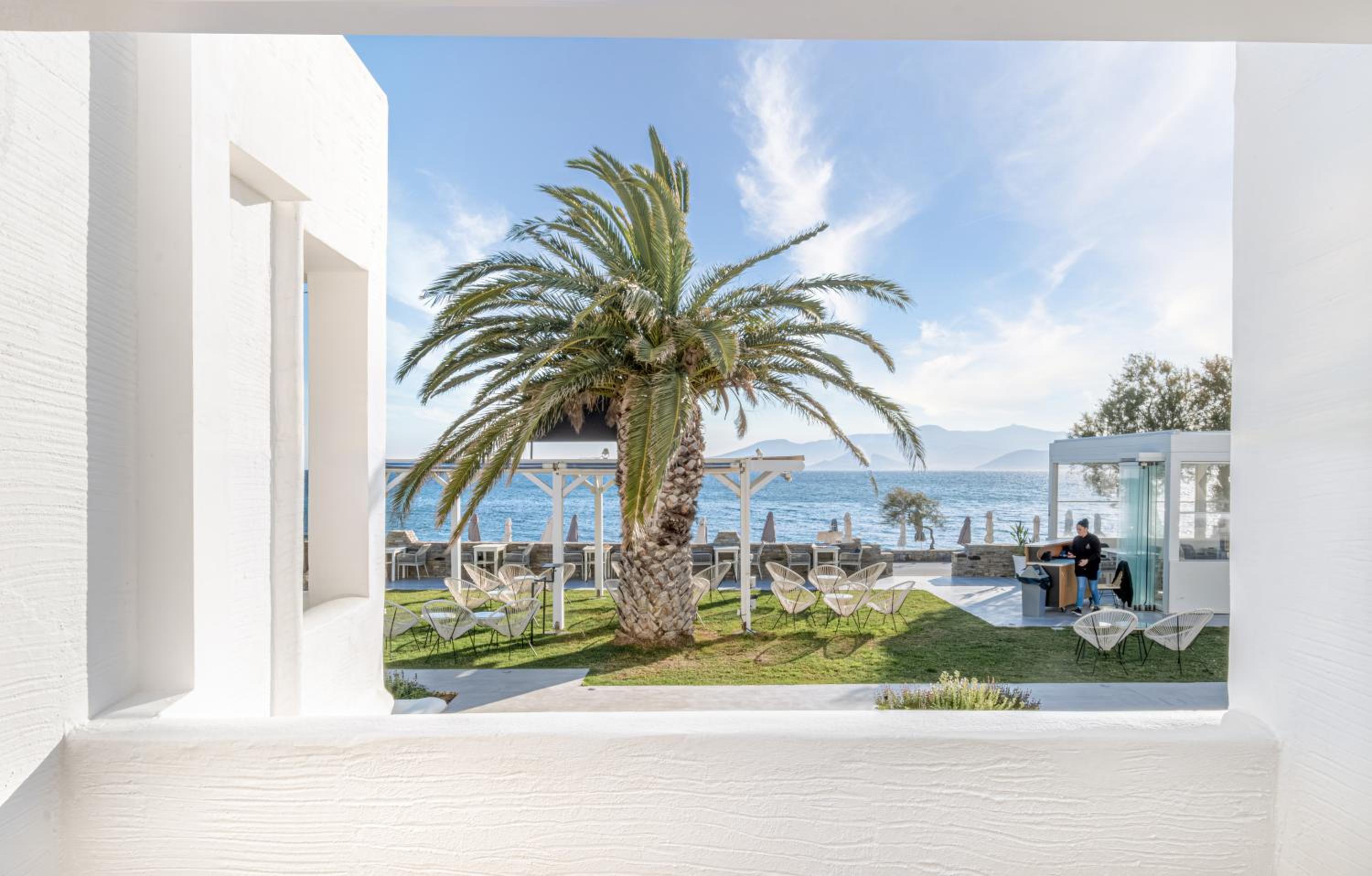 Deluxe Suite with Hot Tub and Sea View photo 2
