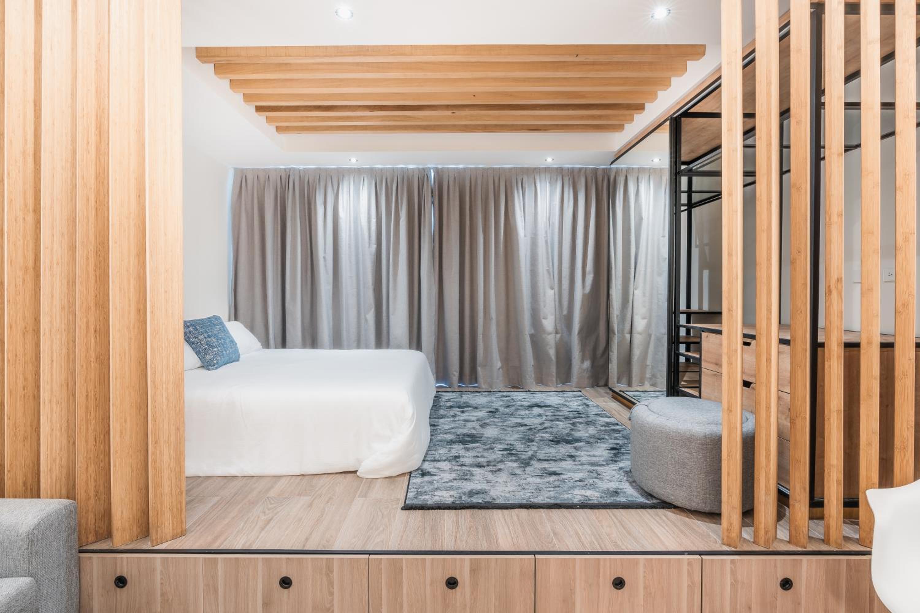 Junior Suite with Balcony - Photo 2