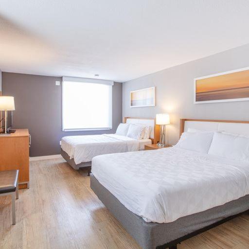 Standard Room with Two Queen Beds - Photo 1