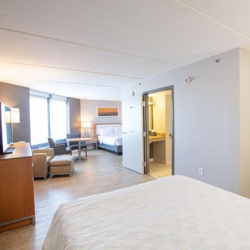 Queen Room with Two Queen Beds and Mobility Accessible Tub - Photo 1