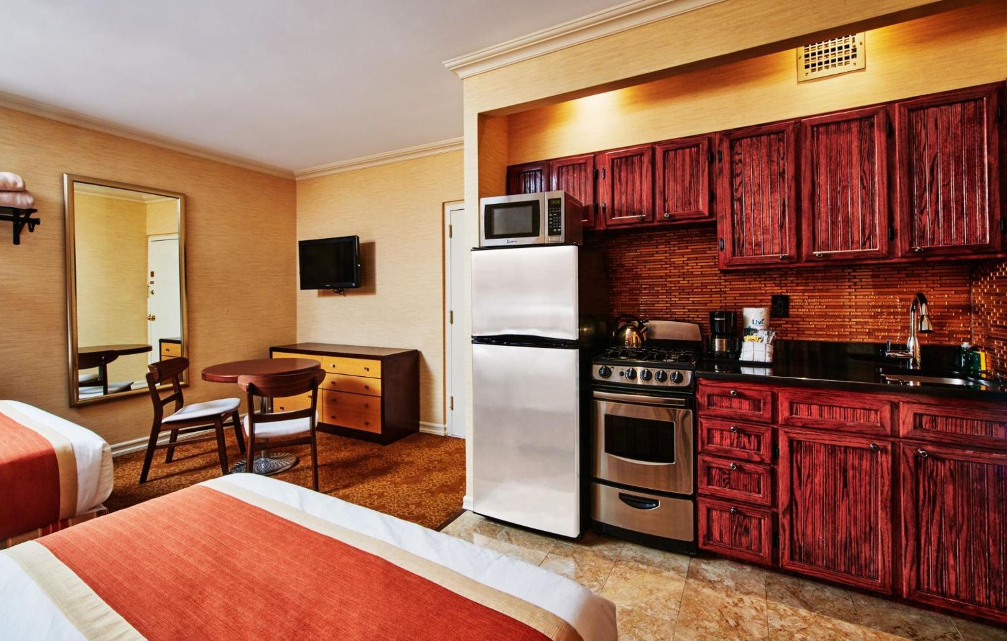 Deluxe Studio with Two Double Beds photo 1
