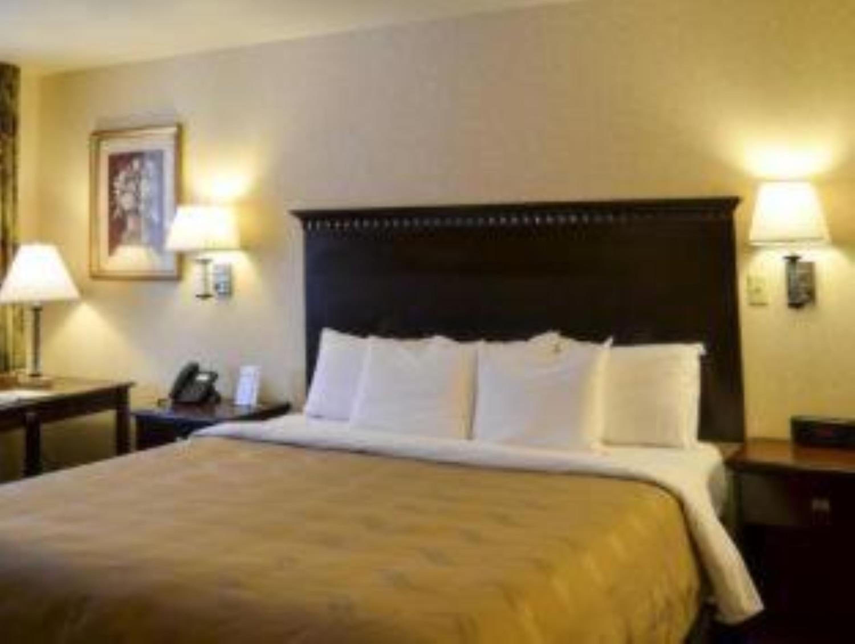 Queen Room - Non-Smoking - Photo 5