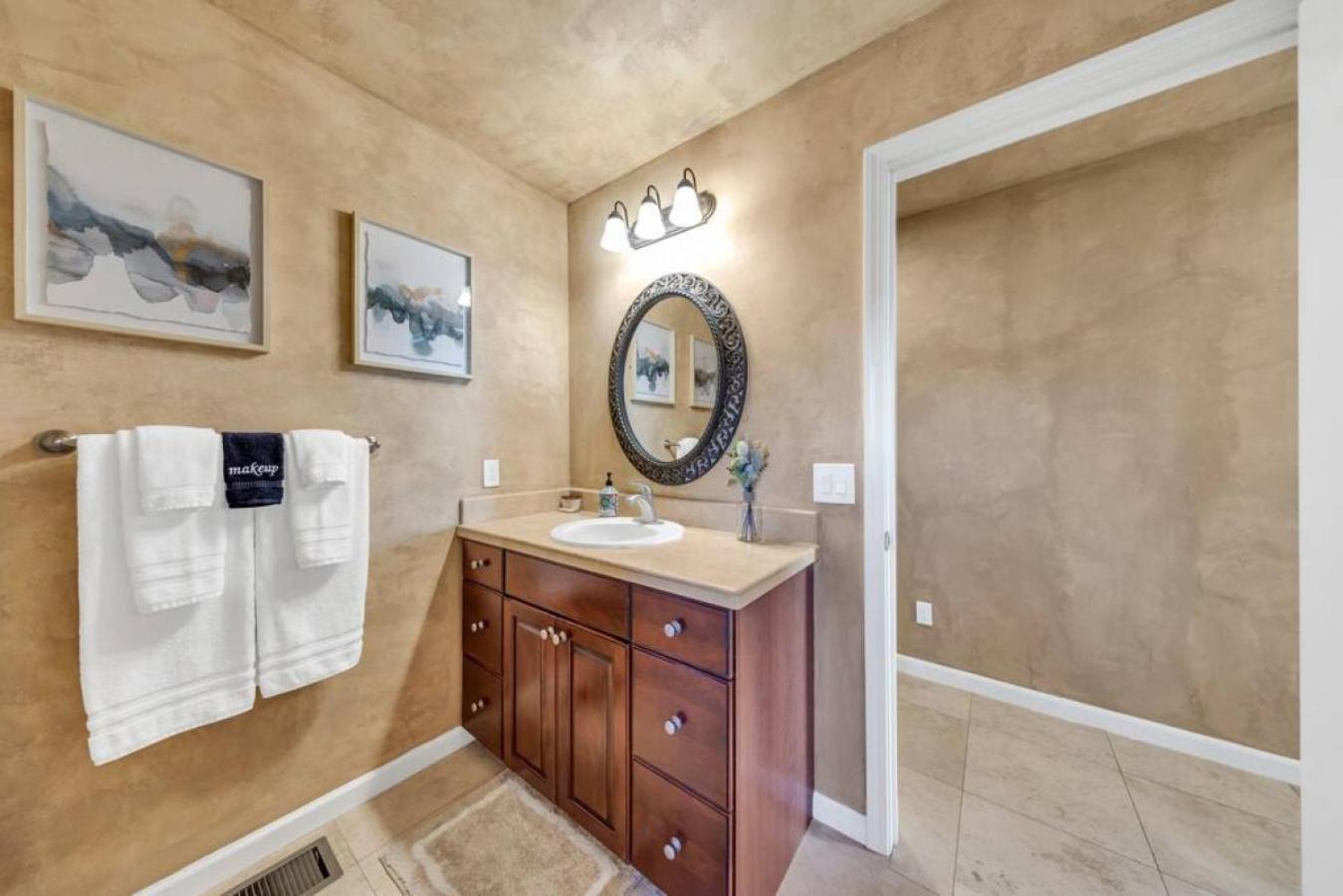 Three-Bedroom House photo 1