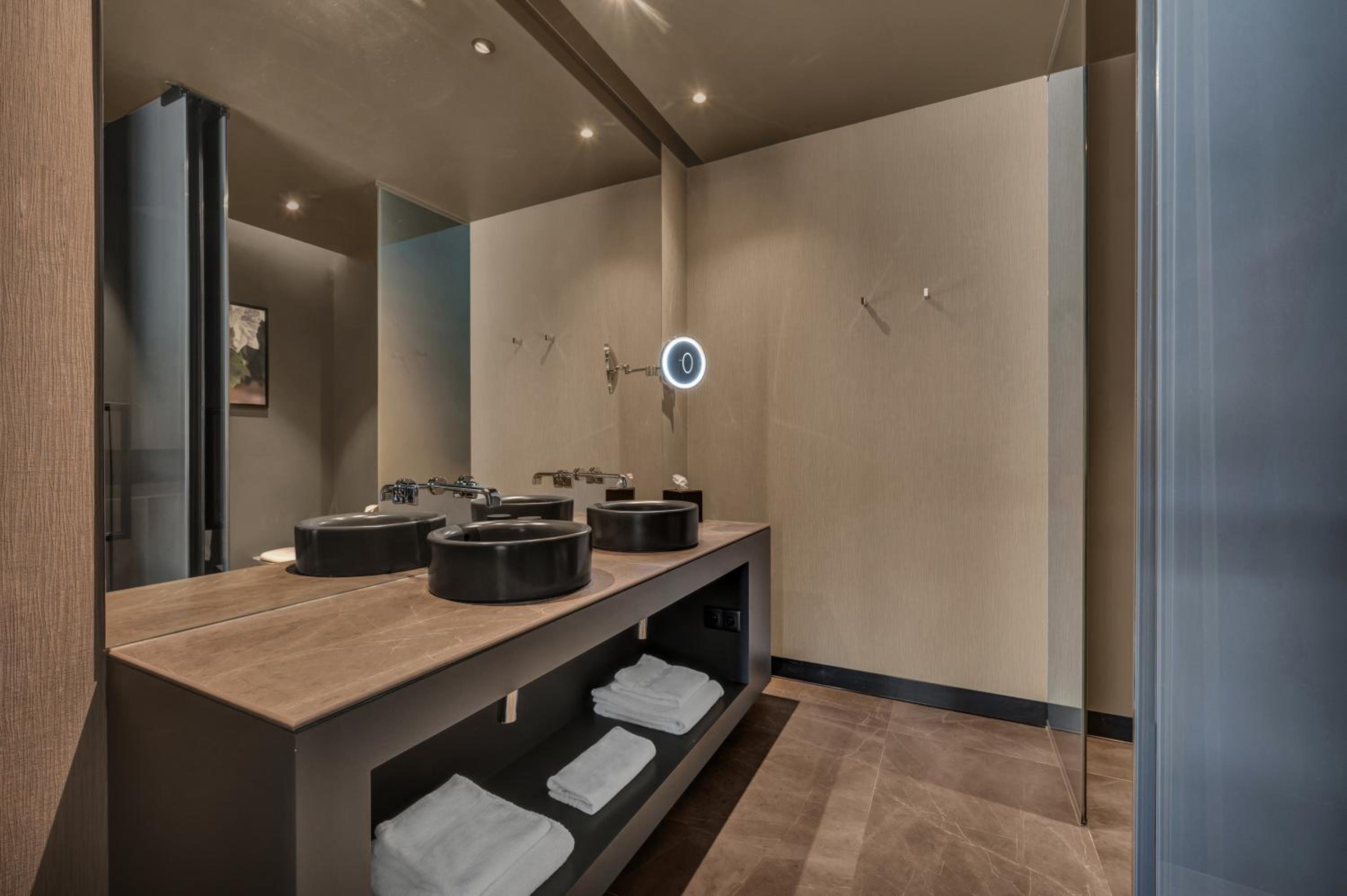 Executive King Room - Photo 5