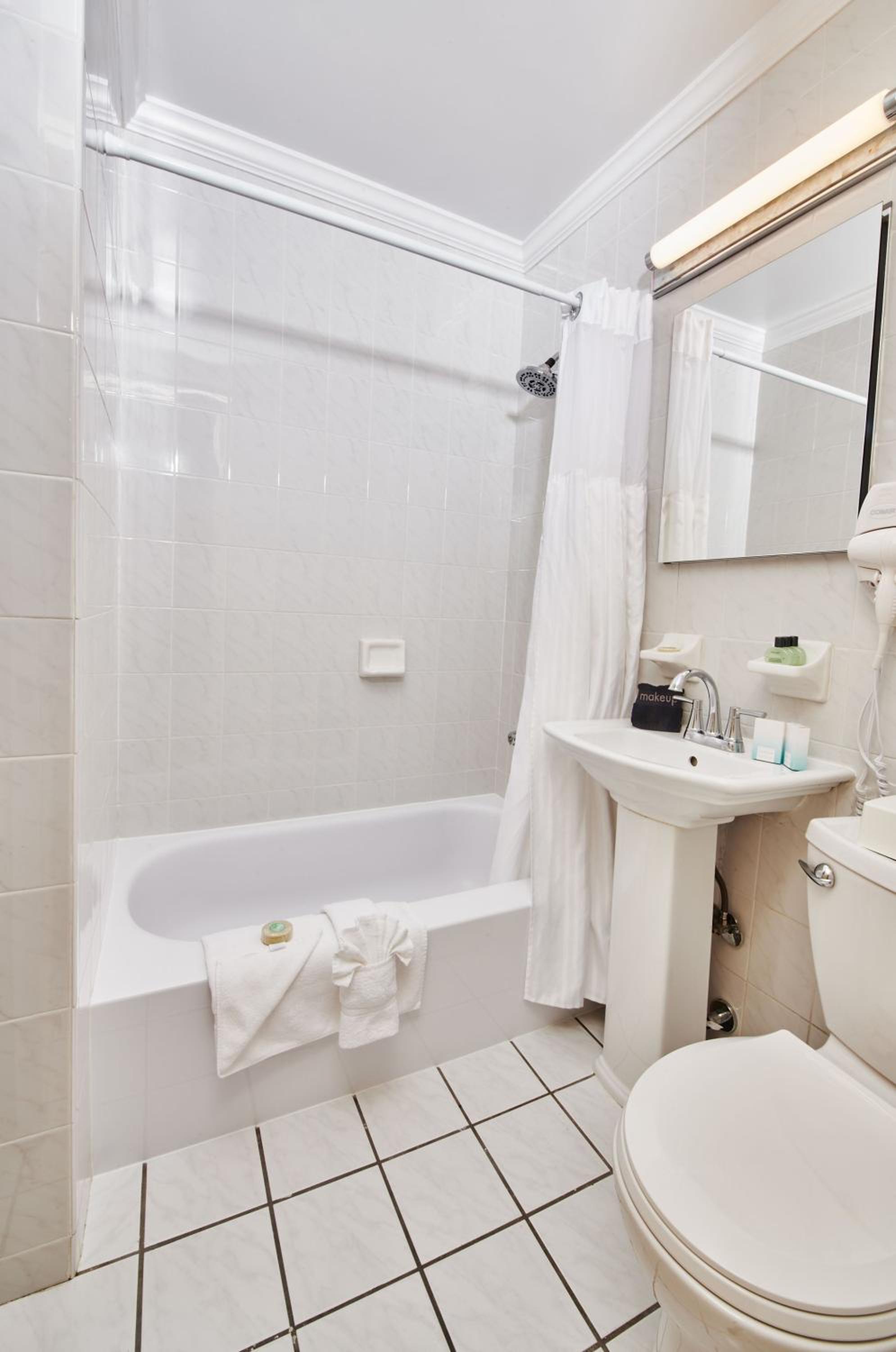 One-Bedroom Apartment with King Bed photo 3