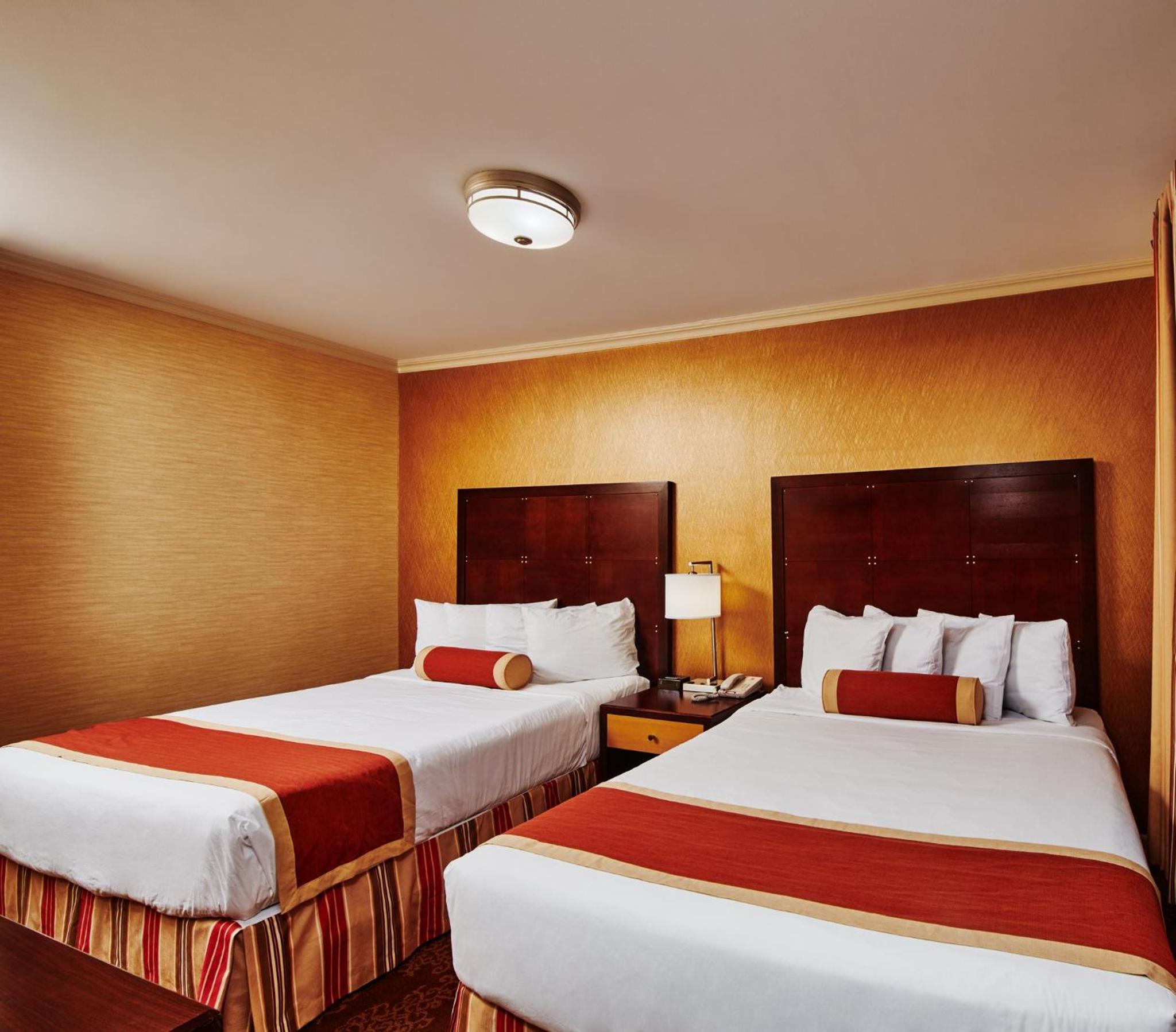One-Bedroom Apartment with Two Queen Beds photo 2