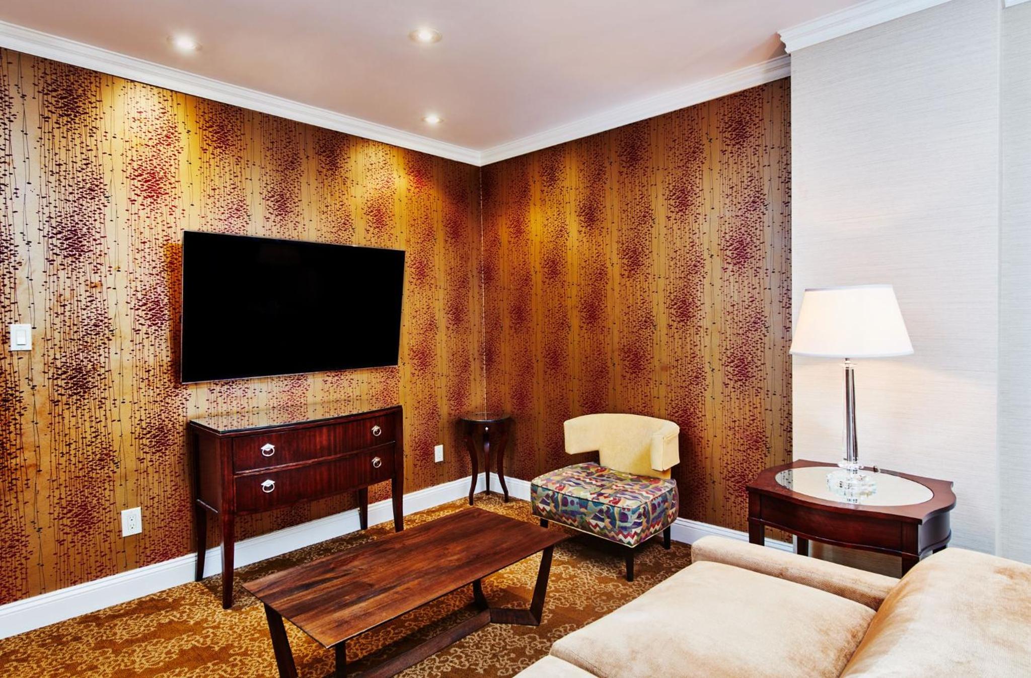 Penthouse One-Bedroom Apartment with King Bed photo 1
