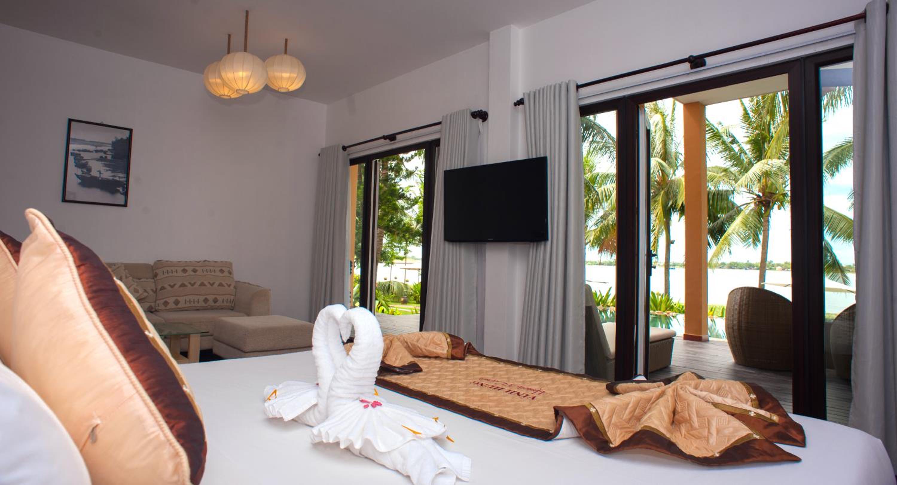 Deluxe Double Room with River View - Photo 11