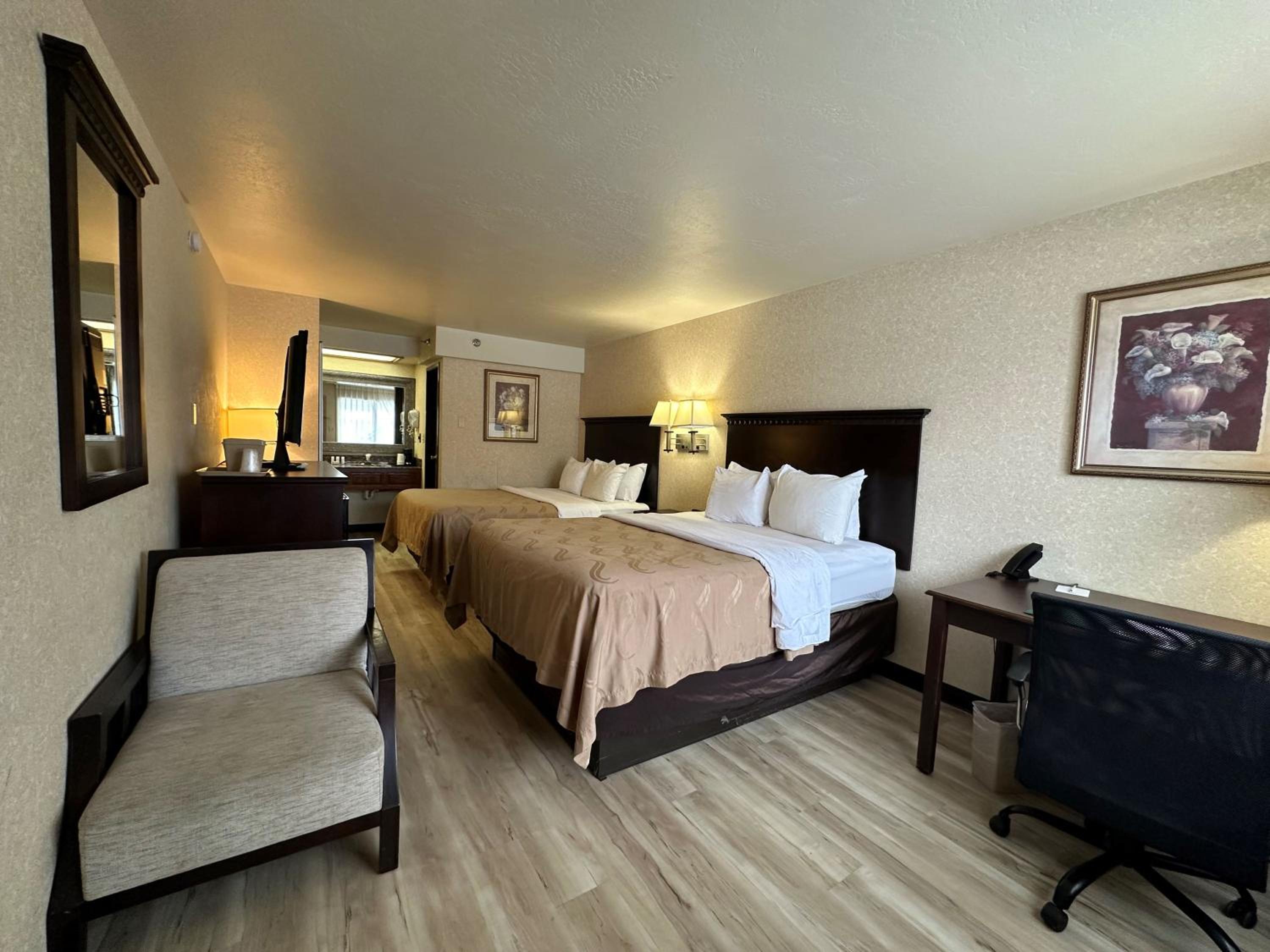 Queen Room with Two Queen Beds - Non-Smoking - Photo 1