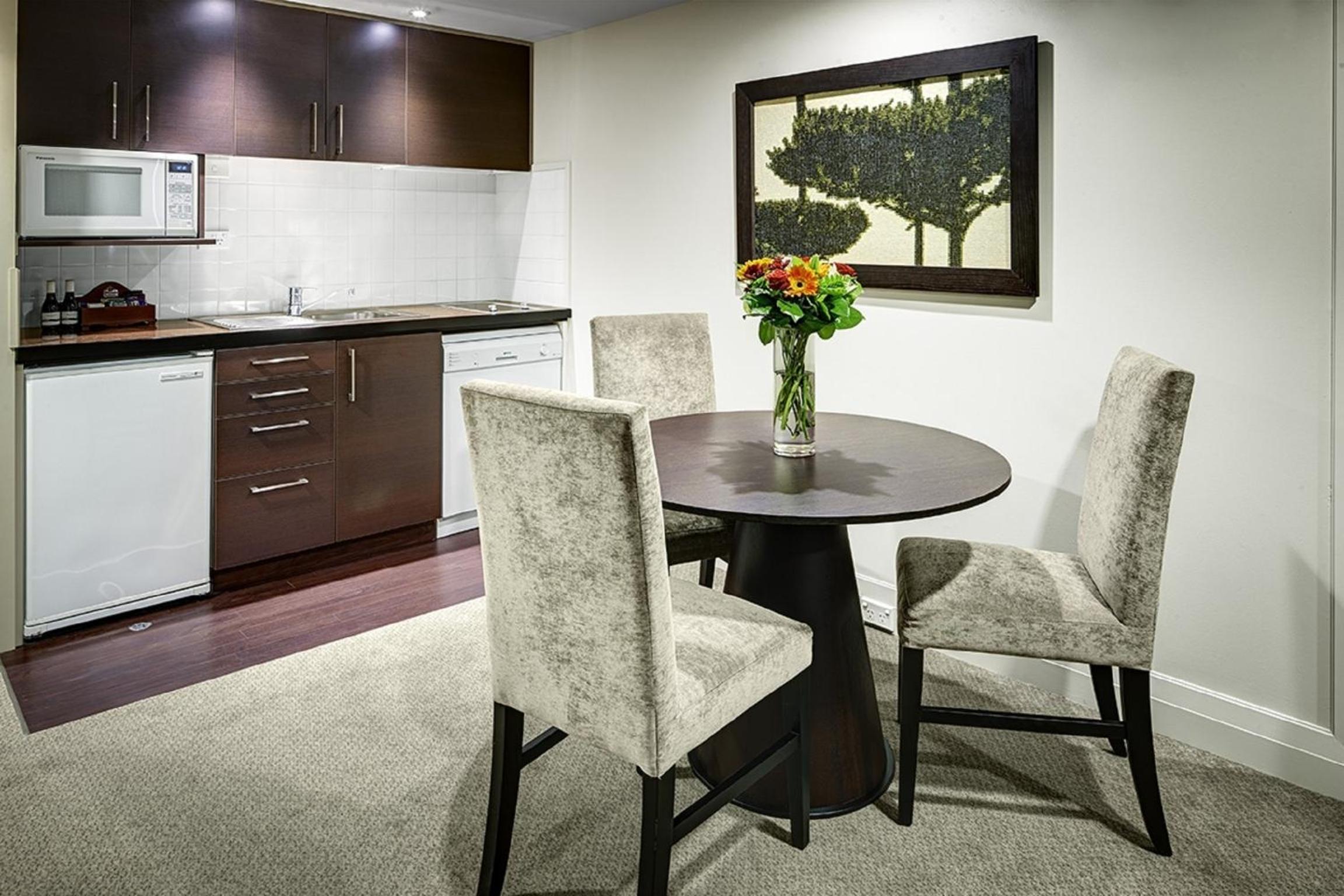 Studio Apartment - Photo 3