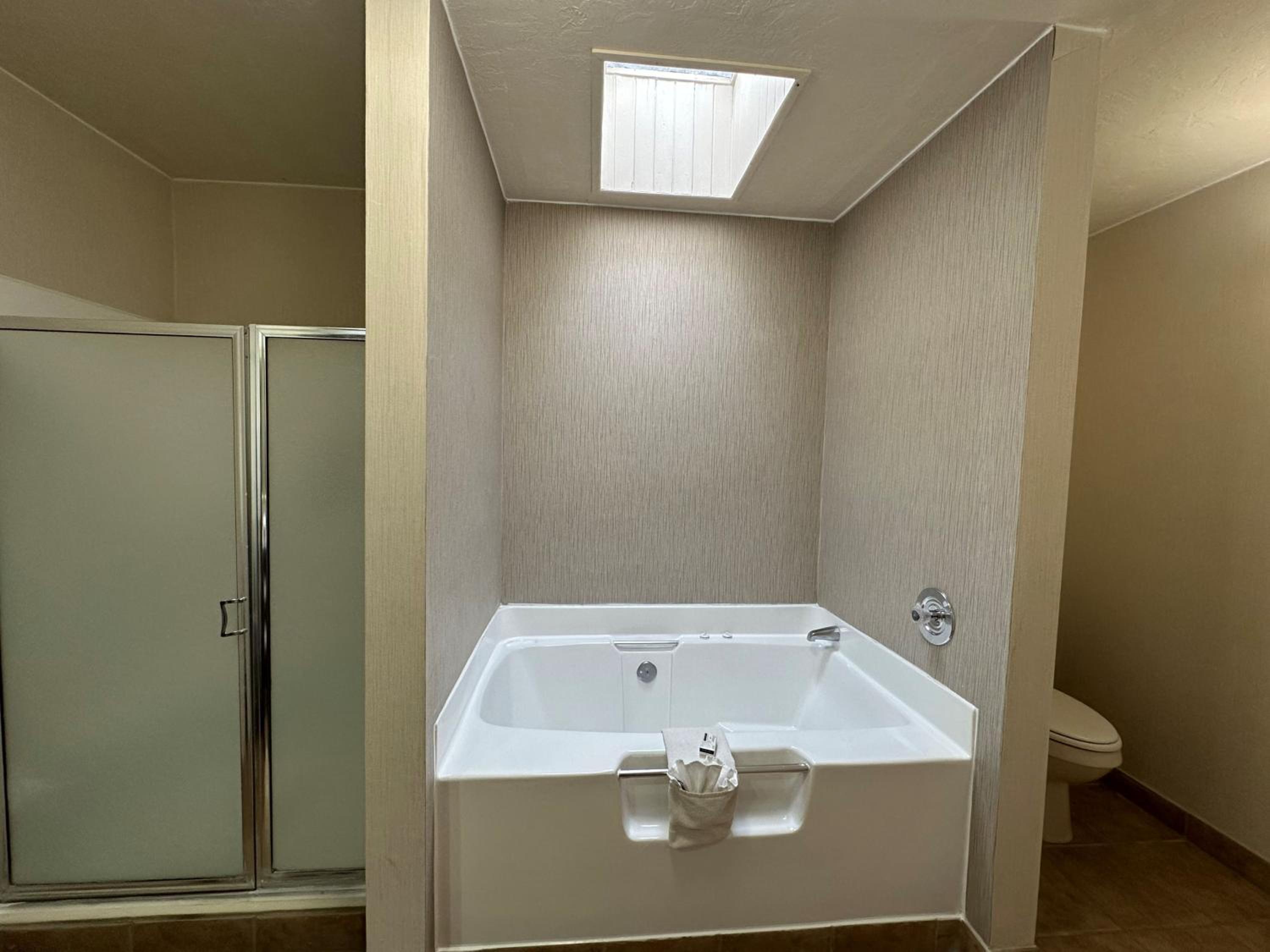 King Studio Suite - Non-Smoking - Photo 3