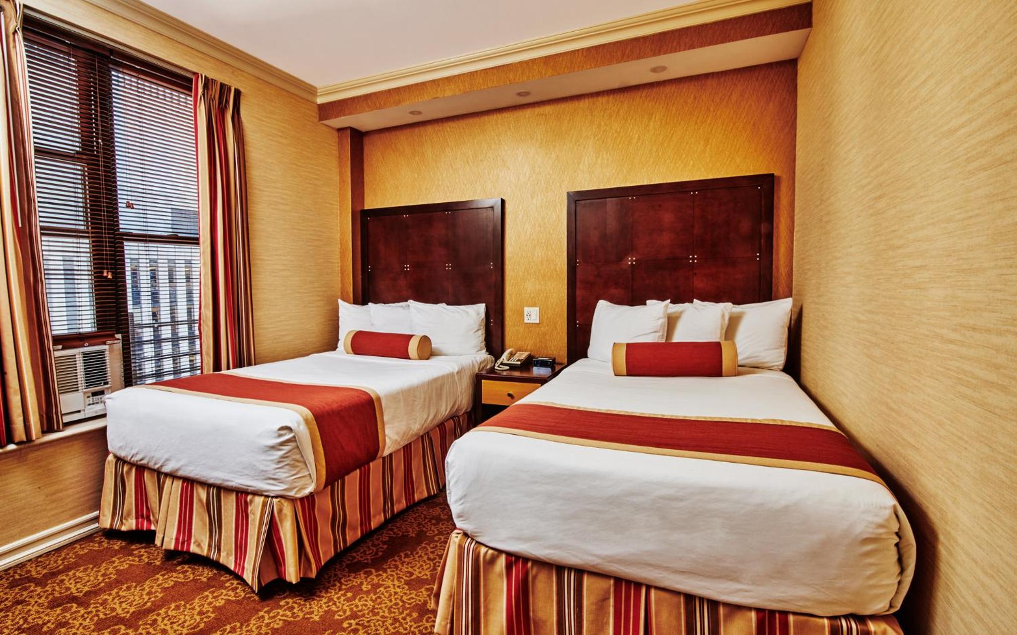Studio with Two Twin Beds