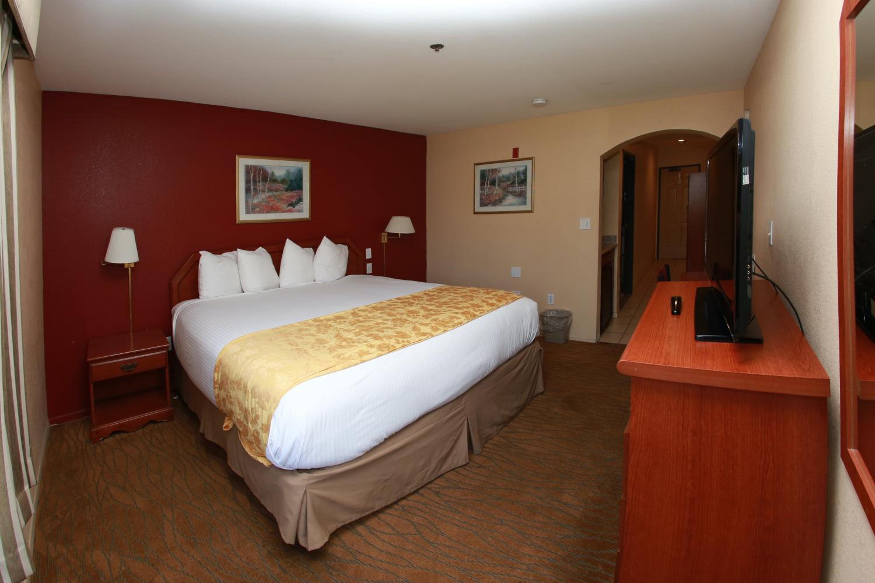 King Room - Non-Smoking - Photo 11