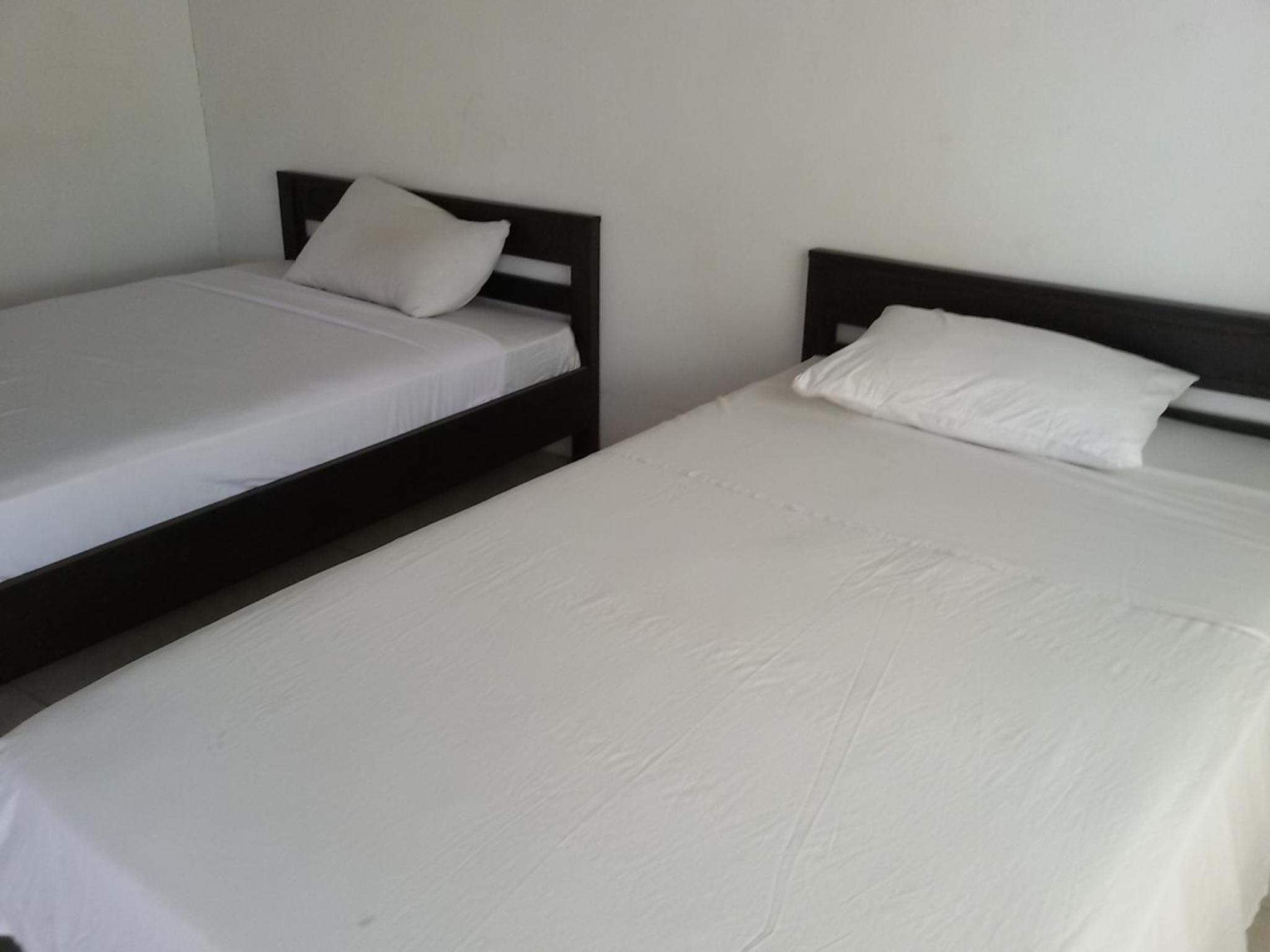 Economy Twin Room photo 2