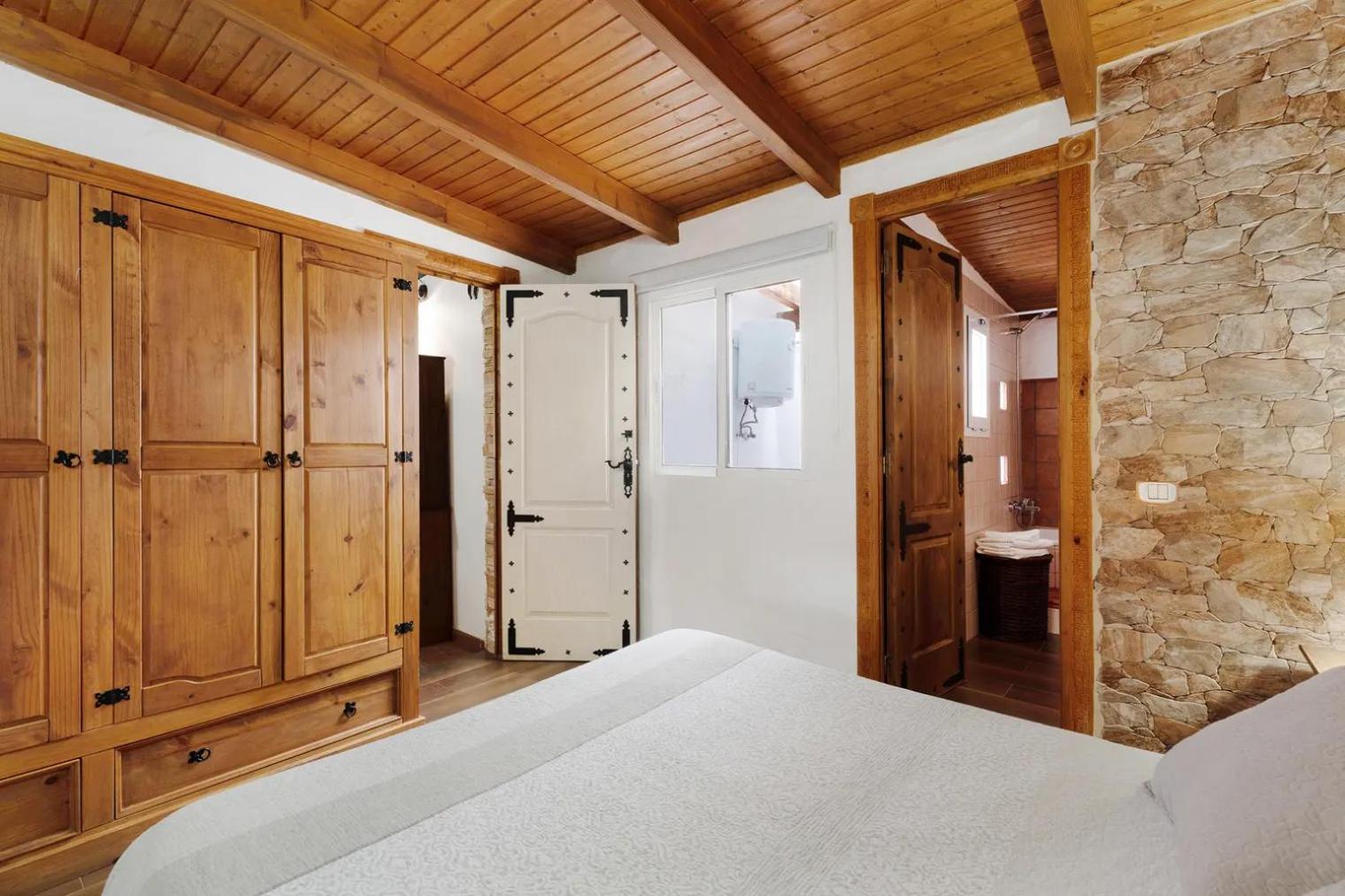 One-Bedroom Apartment - Photo 17