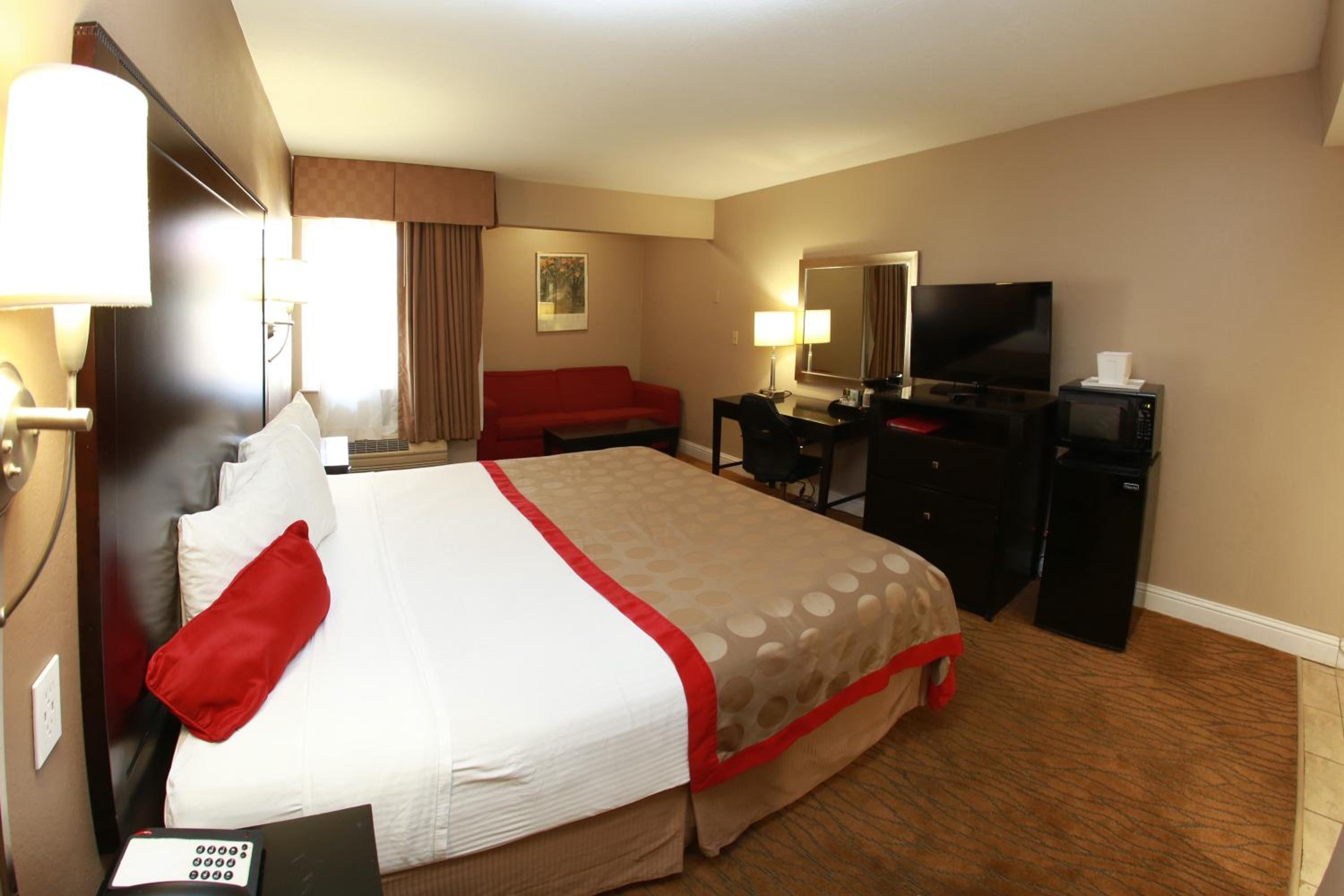 King Room with Sofa Bed- Non-Smoking - Photo 1