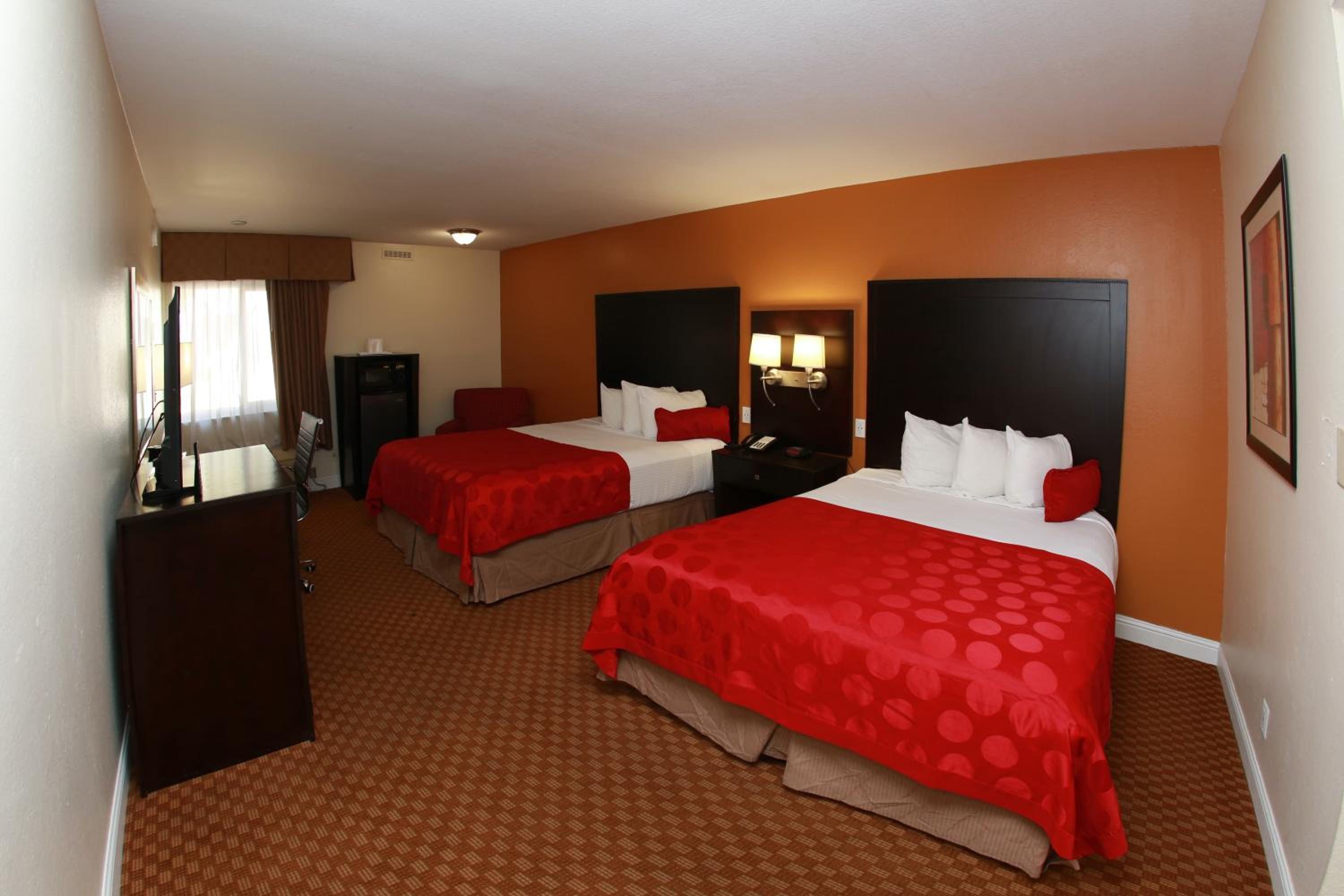 Deluxe Queen Room with Two Queen Beds - Non-Smoking - Photo 1