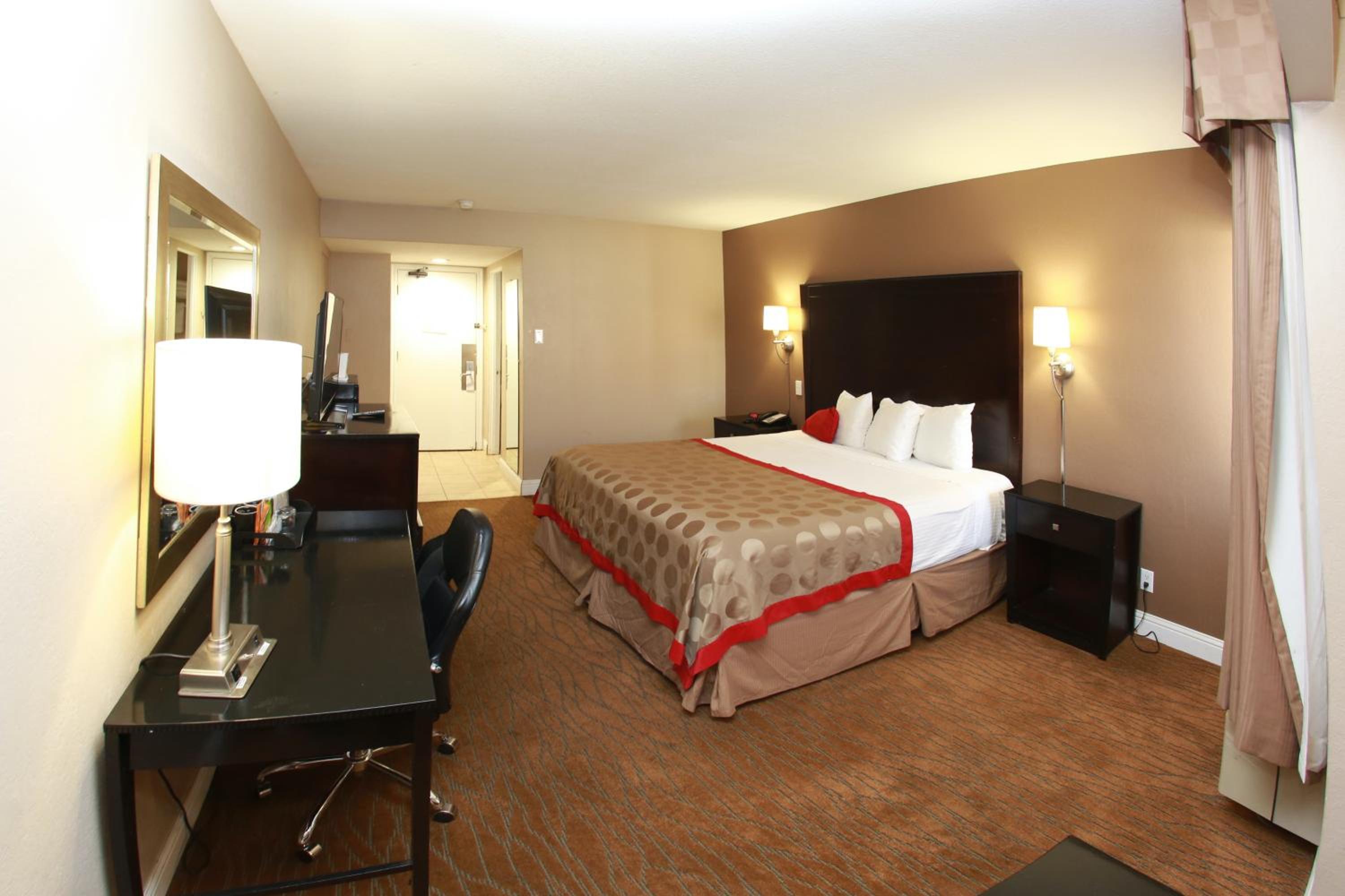 King Room with Sofa Bed- Non-Smoking - Photo 9