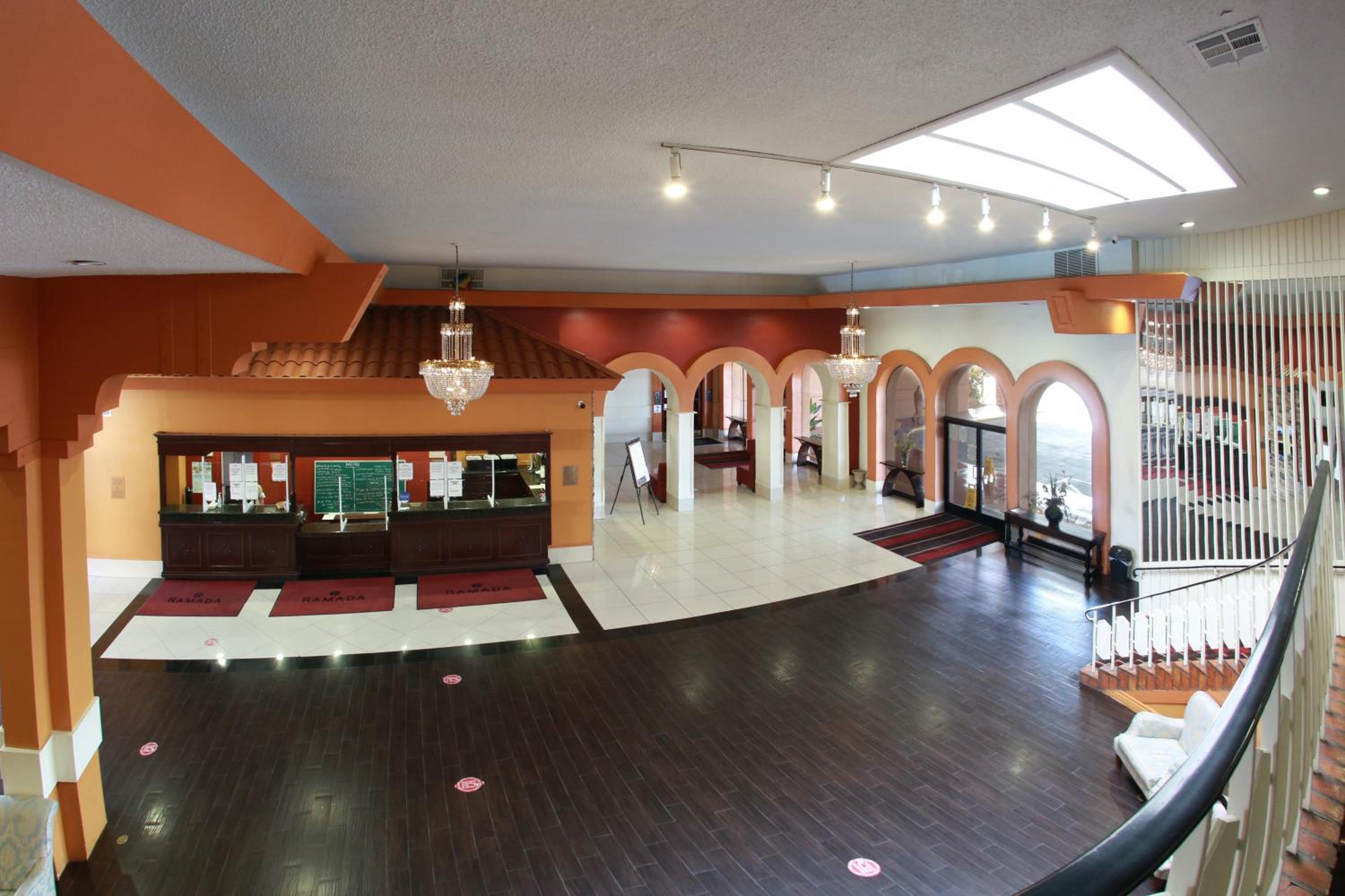 One-Bedroom King Suite - Non-Smoking - Photo 6