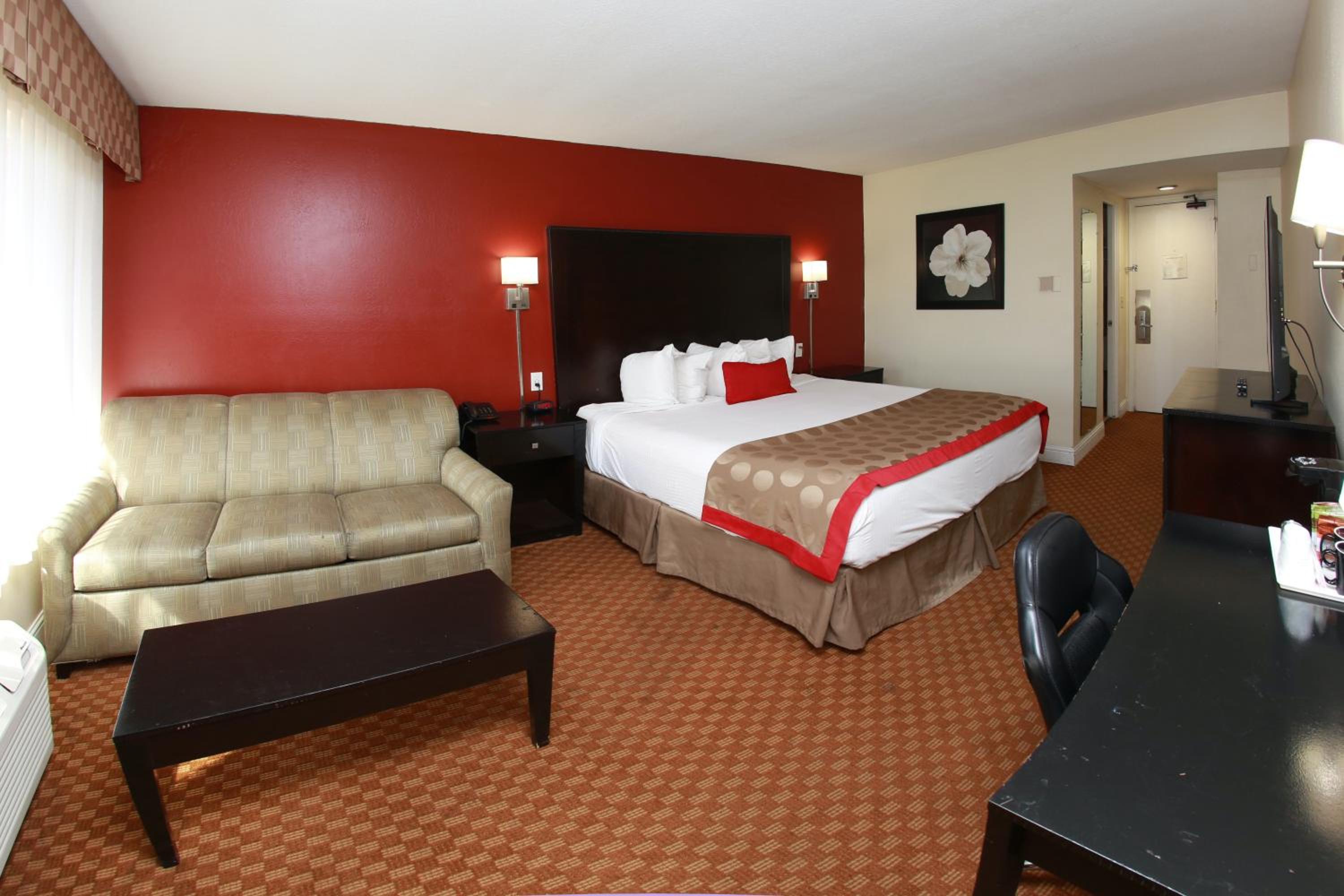 Deluxe King Room - Non-Smoking - Photo 1