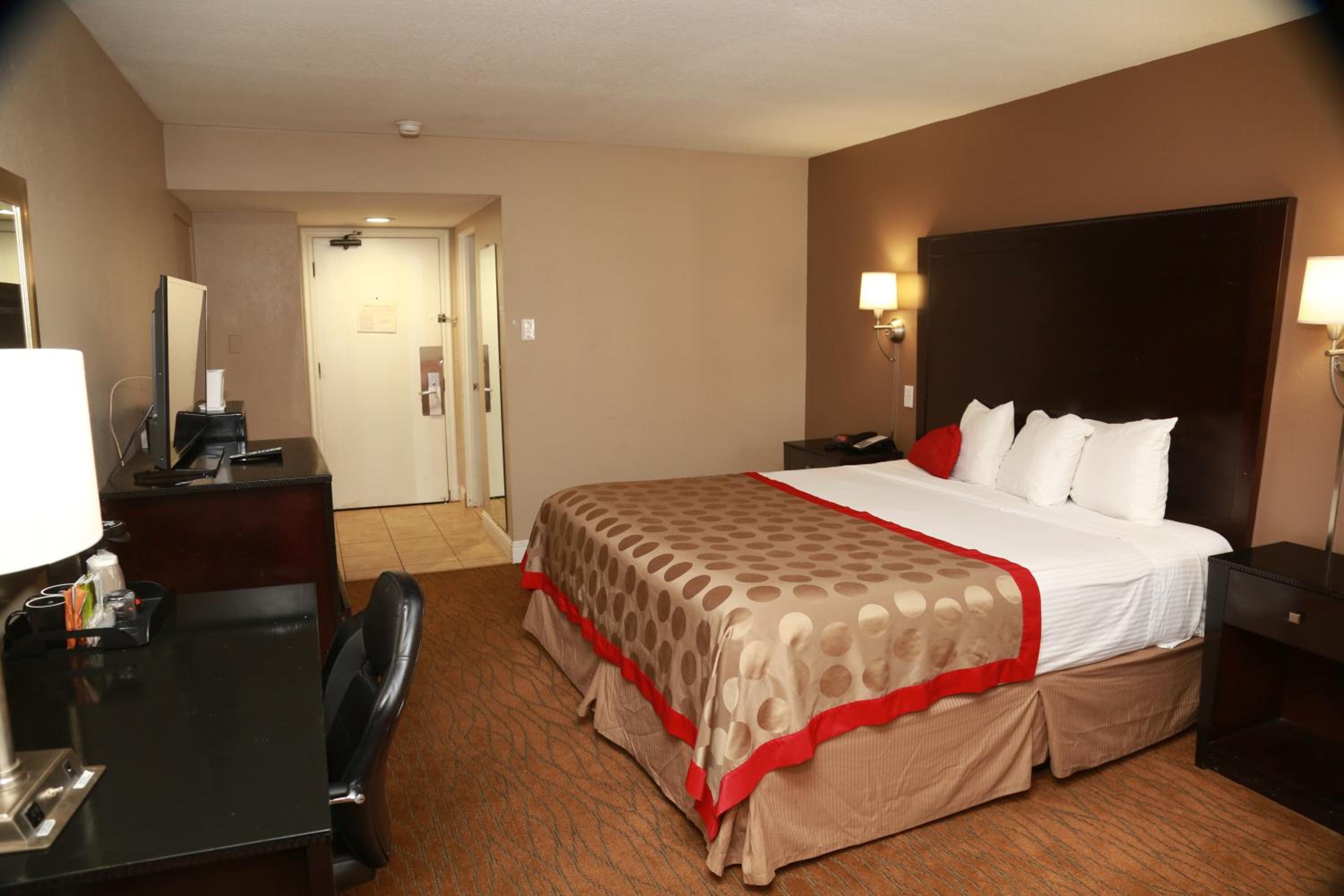 Deluxe King Room - Non-Smoking - Photo 13