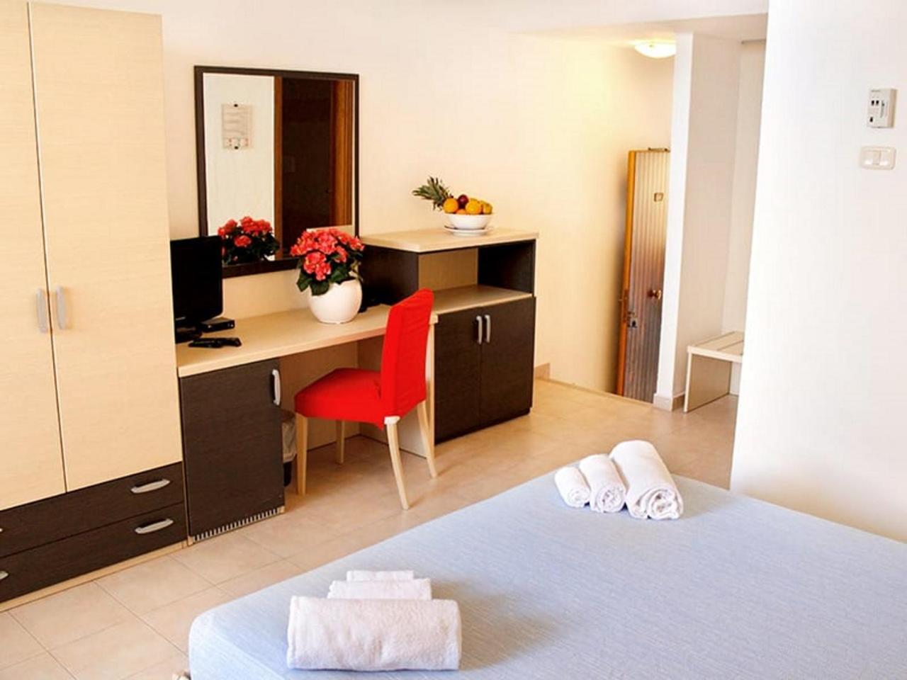 Standard Double or Twin Room with Garden View photo 3