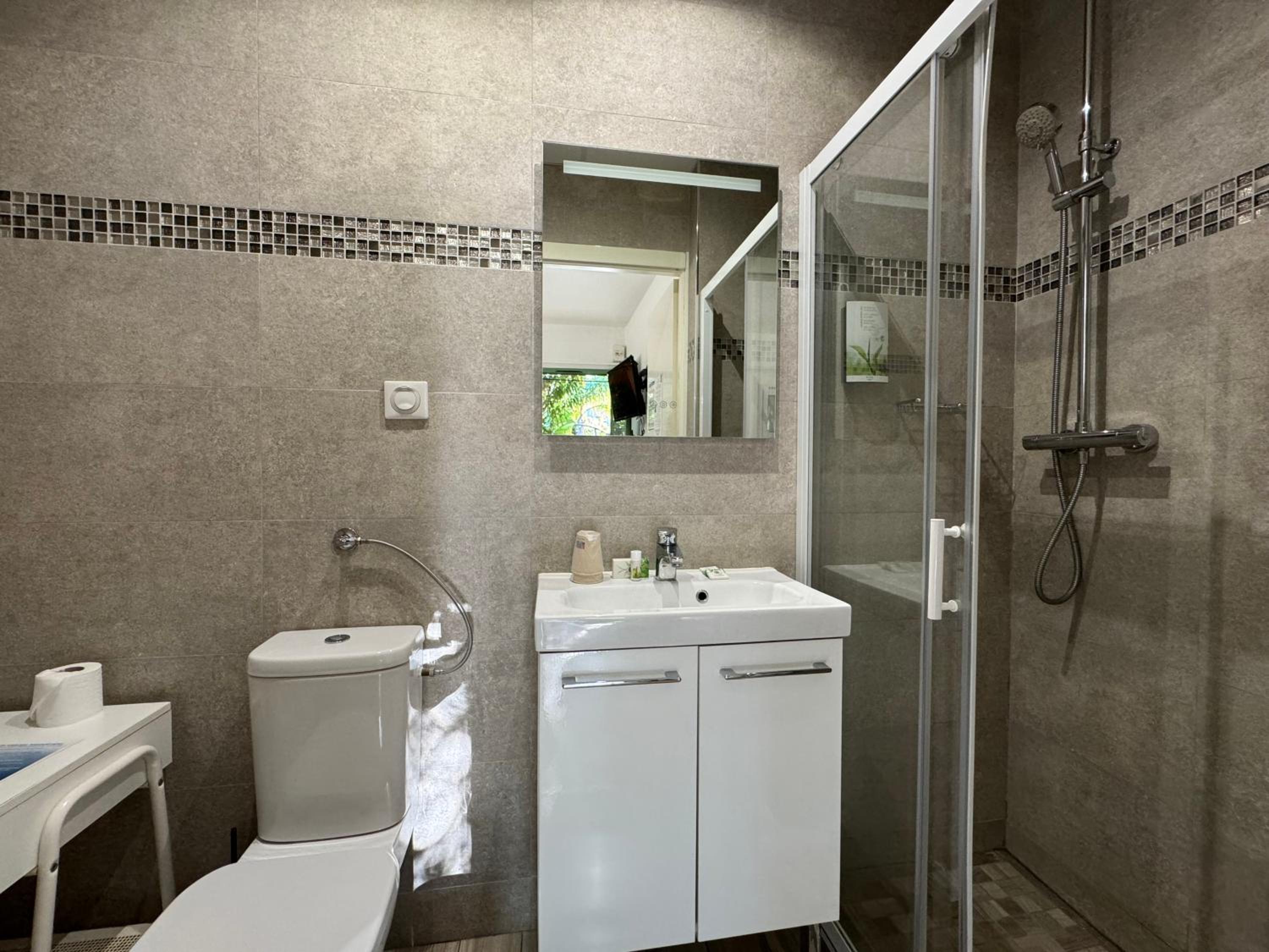 Standard Double or Twin Room - Garden Side - Photo 4
