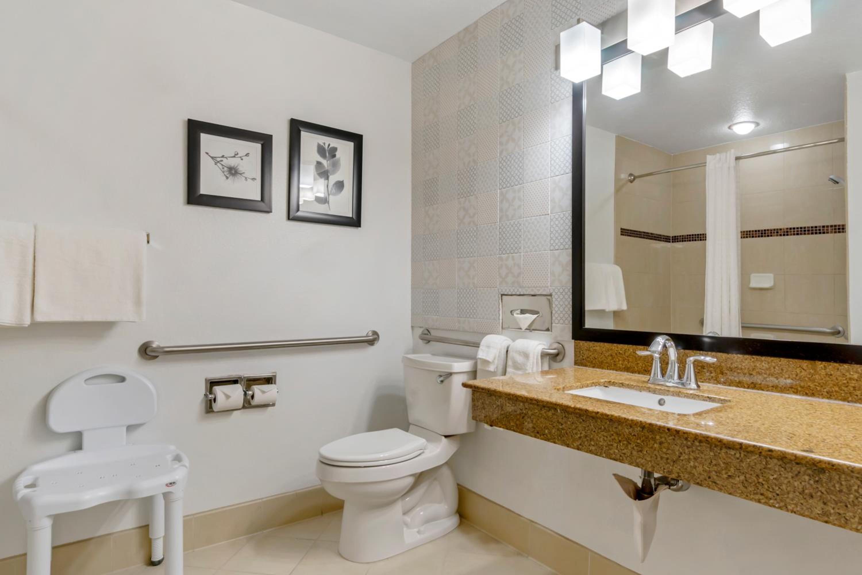 King Room - Disability Access/Non-Smoking - Photo 4