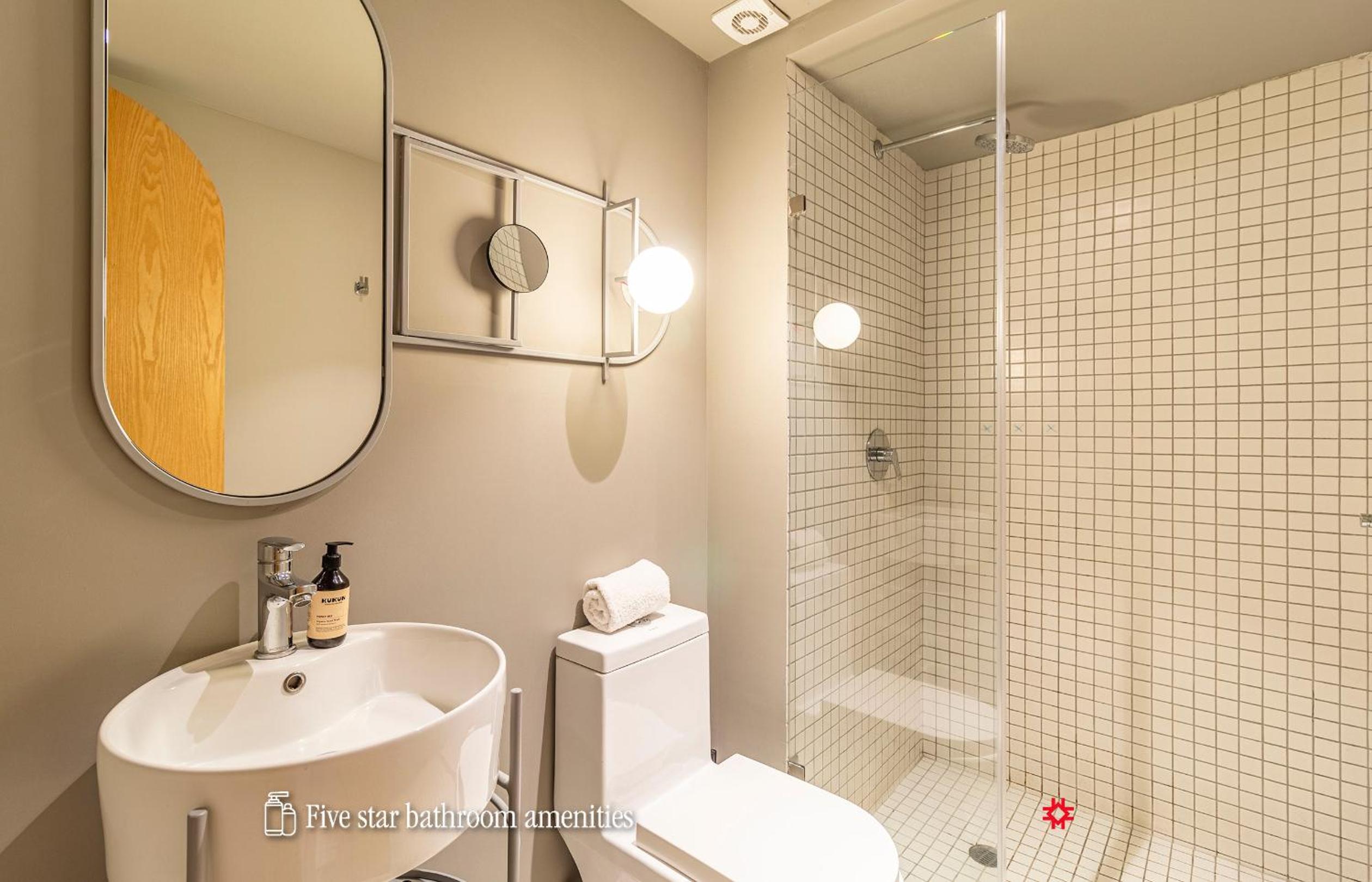 One bedroom apartment with balcony - Photo 8