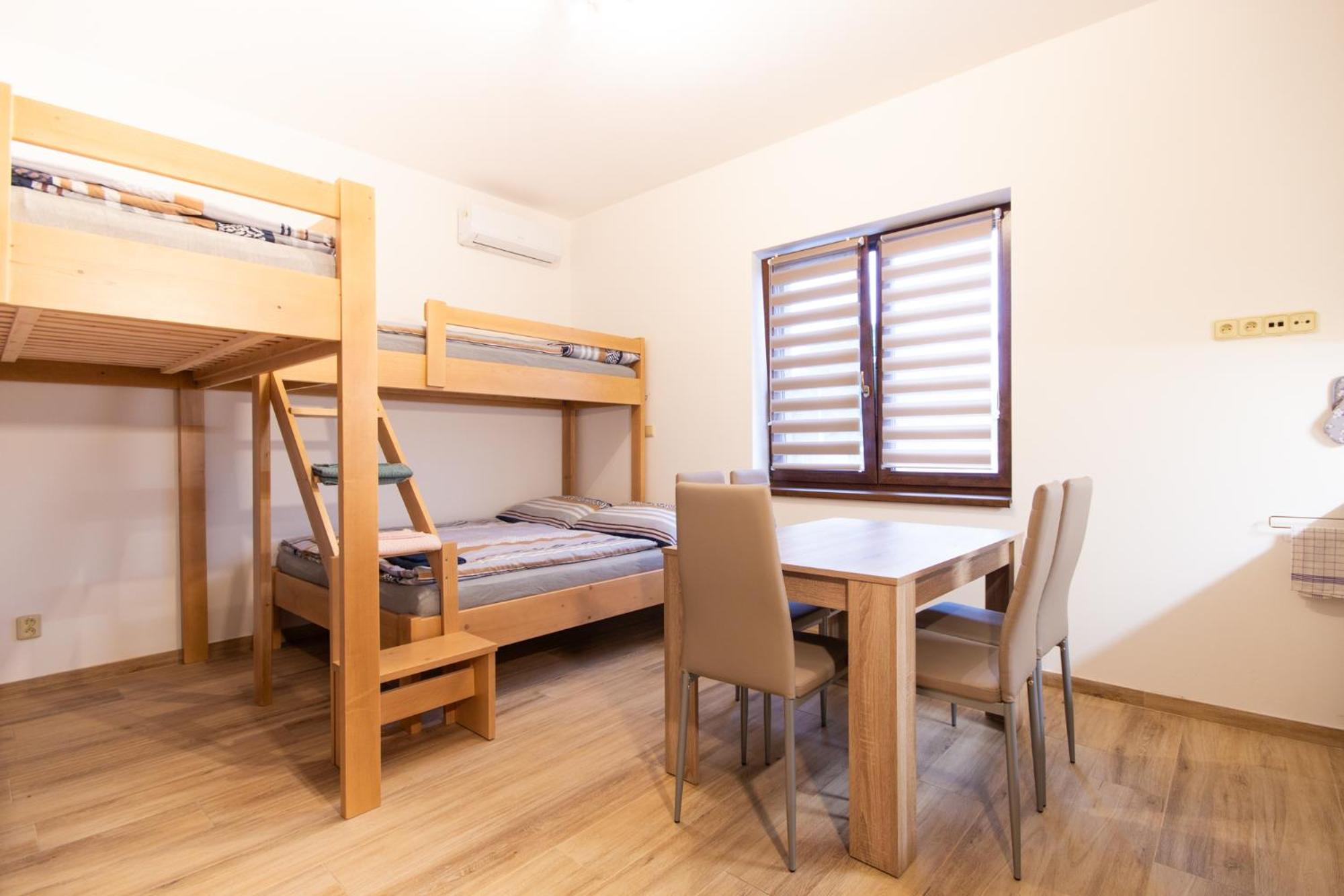 Quadruple Room With Private Bathroom photo 1
