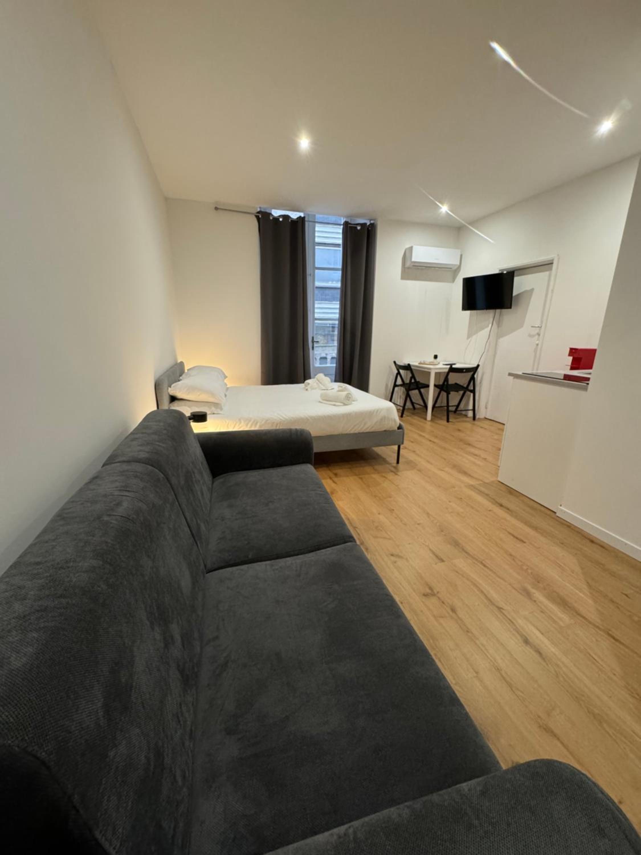 King Room with Balcony photo 1